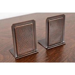 Fermalibri in rame martellato di Roycroft Arts & Crafts, circa 1920