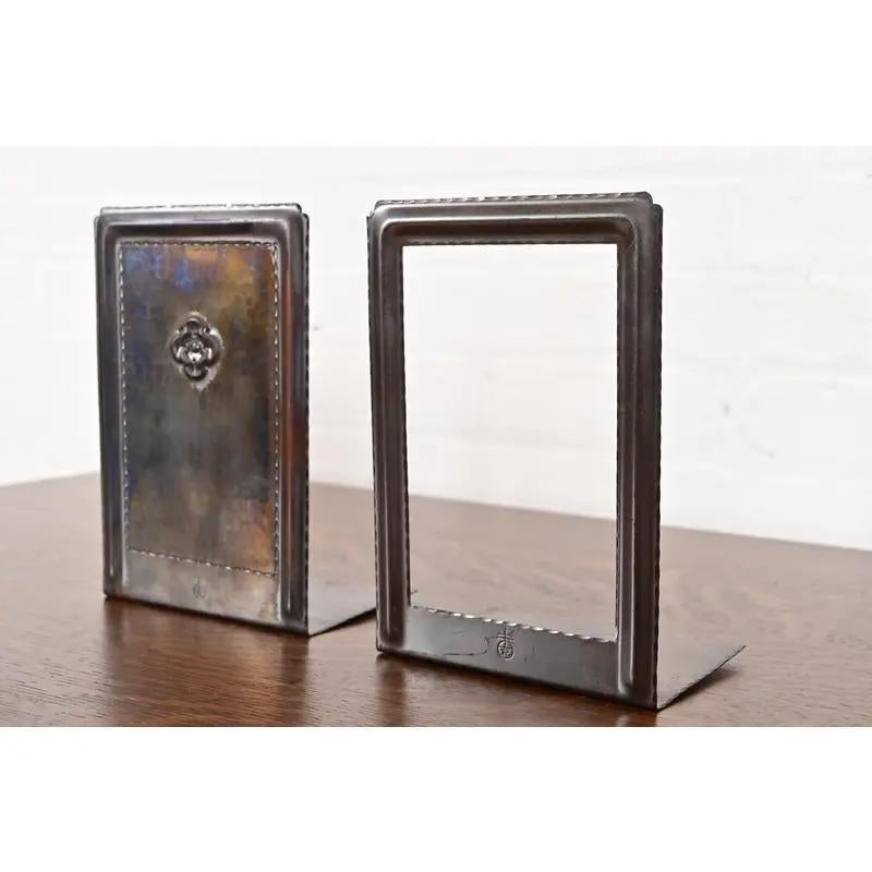 Roycroft Arts & Crafts Gehämmerte Kupfer Buchstützen, CIRCA 1920s (amerikanisch) im Angebot