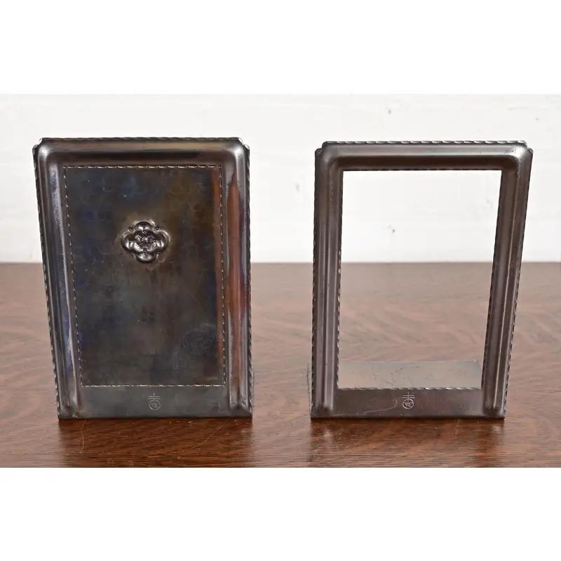 Roycroft Arts & Crafts Gehämmerte Kupfer Buchstützen, CIRCA 1920s (Frühes 20. Jahrhundert) im Angebot