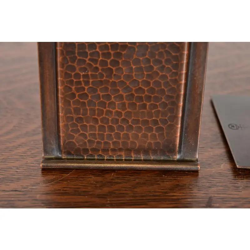 Roycroft Arts & Crafts Gehämmerte Kupfer Buchstützen, CIRCA 1920s im Angebot 1