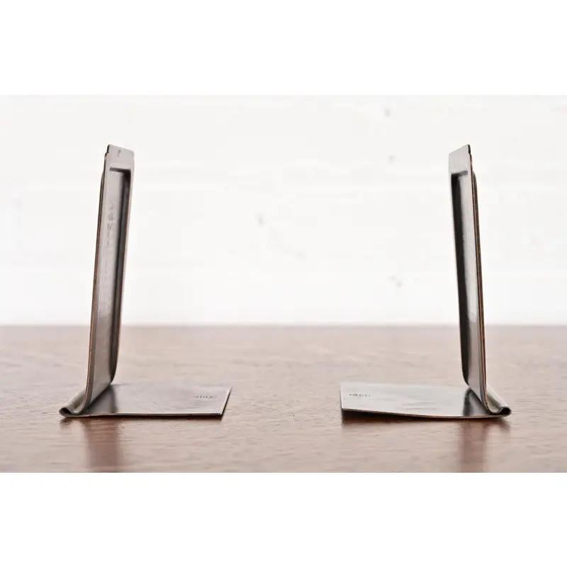 Roycroft Arts & Crafts Gehämmerte Kupfer Buchstützen, CIRCA 1920s im Angebot 3