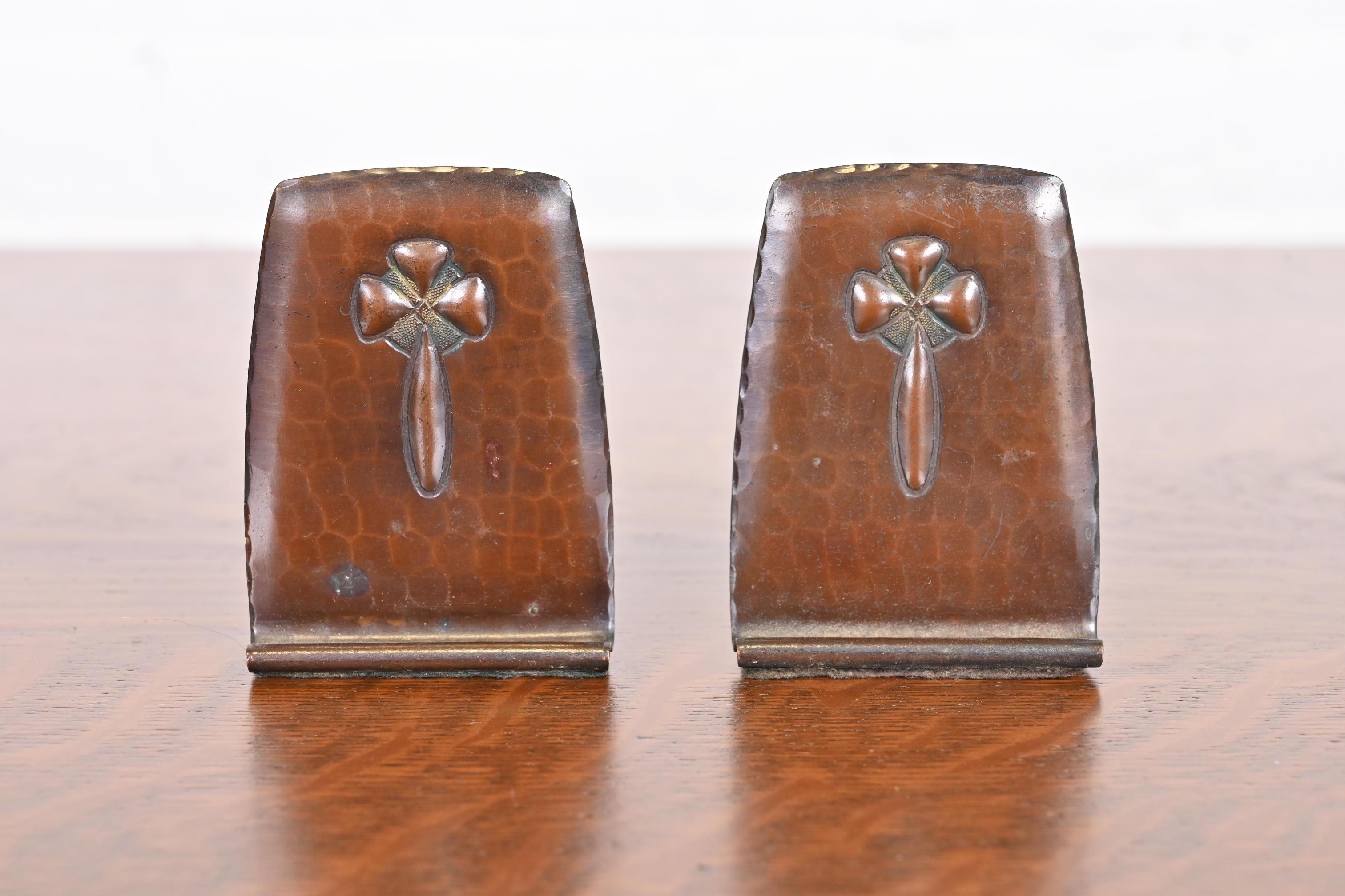 Roycroft Arts & Crafts Hammered Copper Bookends, Pair In Good Condition In South Bend, IN
