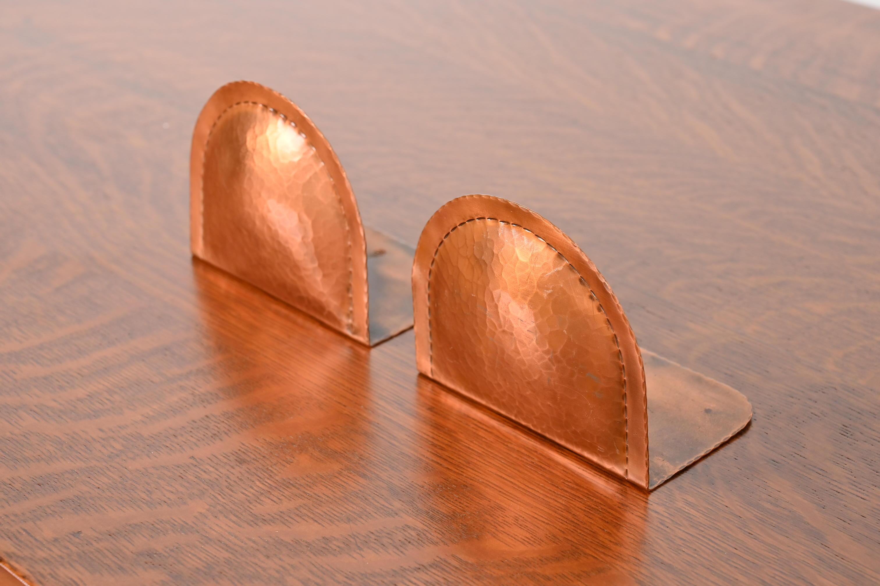 Roycroft Arts & Crafts Hammered Copper Bookends, Pair In Good Condition In South Bend, IN