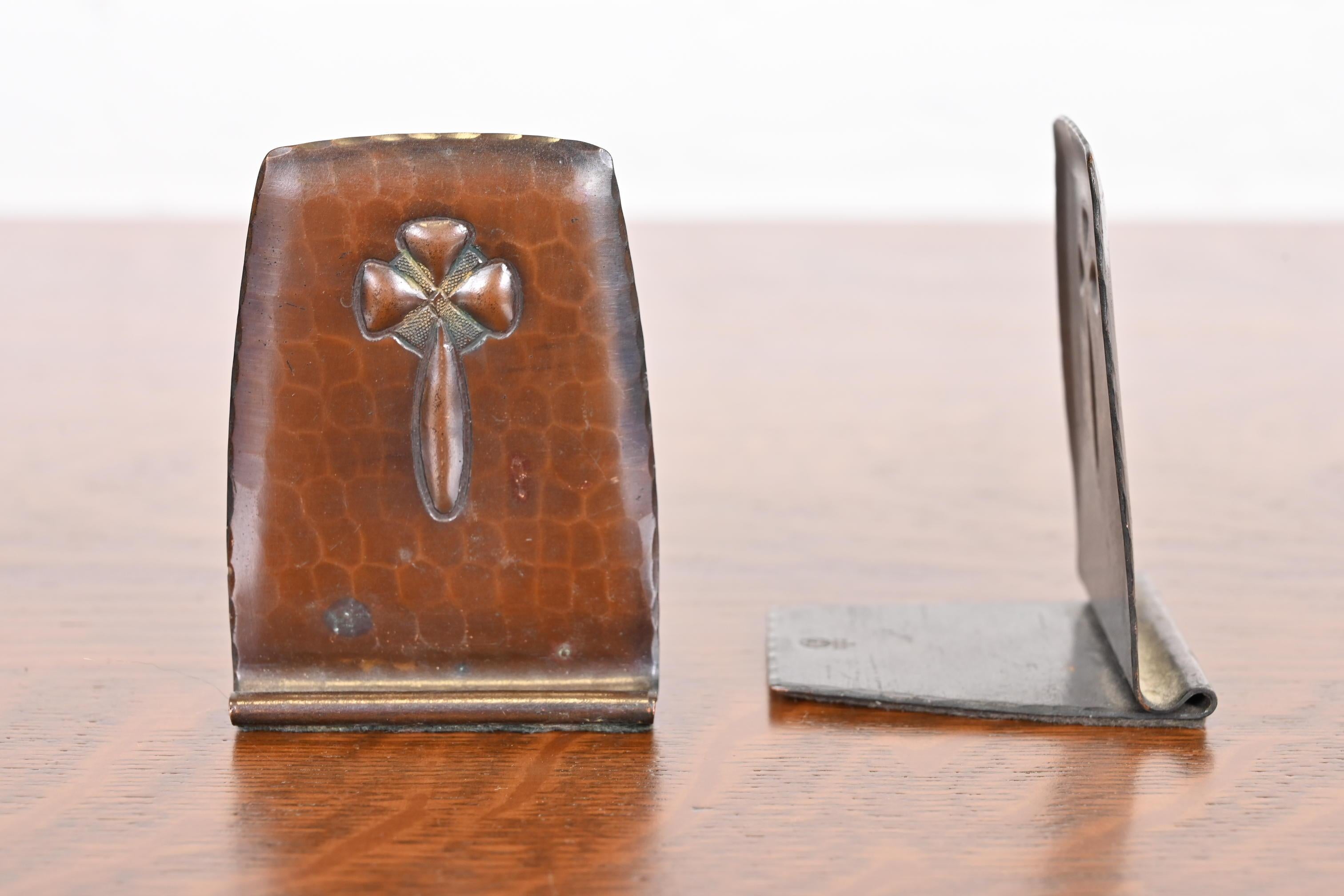 Roycroft Arts & Crafts Hammered Copper Bookends, Pair In Good Condition In South Bend, IN