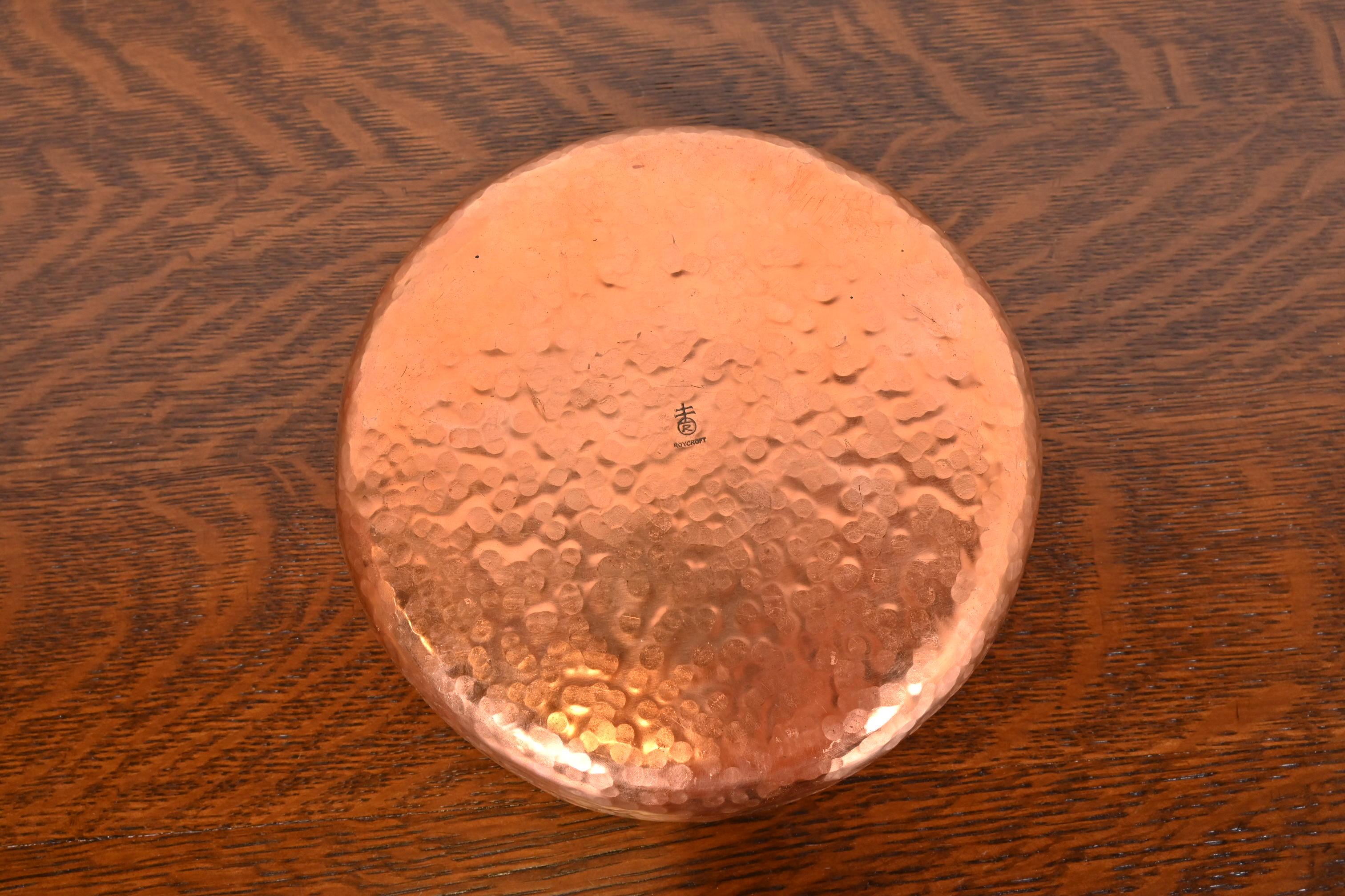 20ième siècle Bol en cuivre Hammered Arts & Crafts de Roycroft en vente