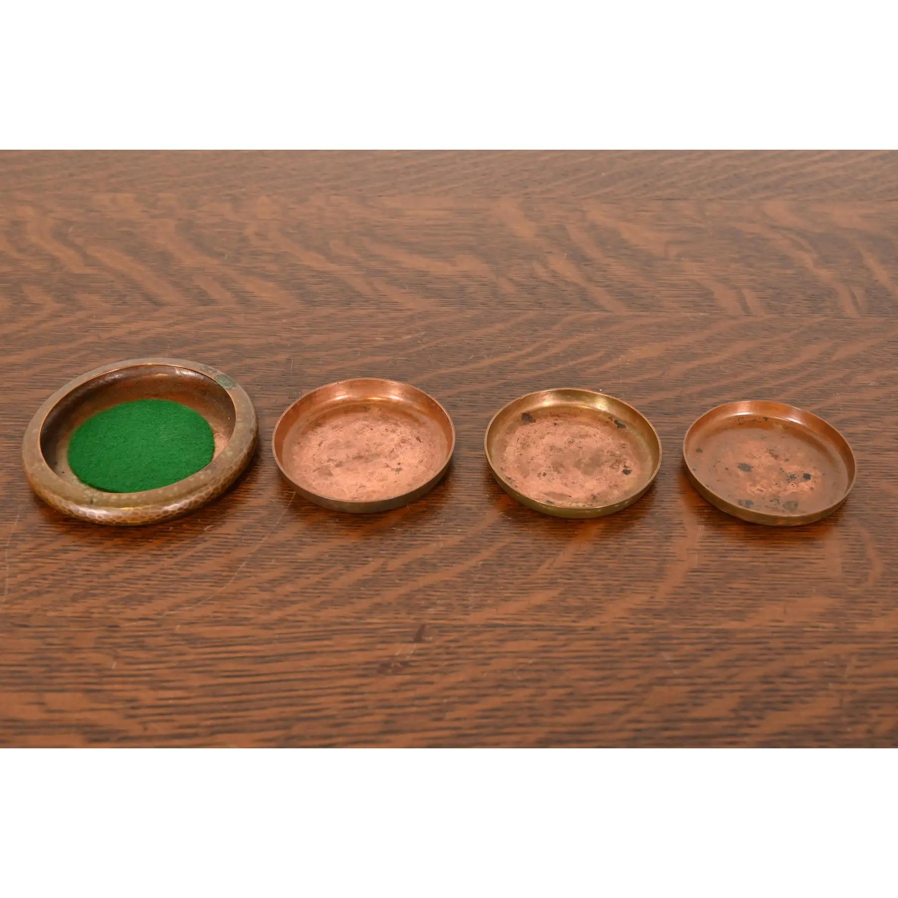 Roycroft Arts & Crafts Hammered Copper Untersetzer, Vierer-Set (amerikanisch) im Angebot