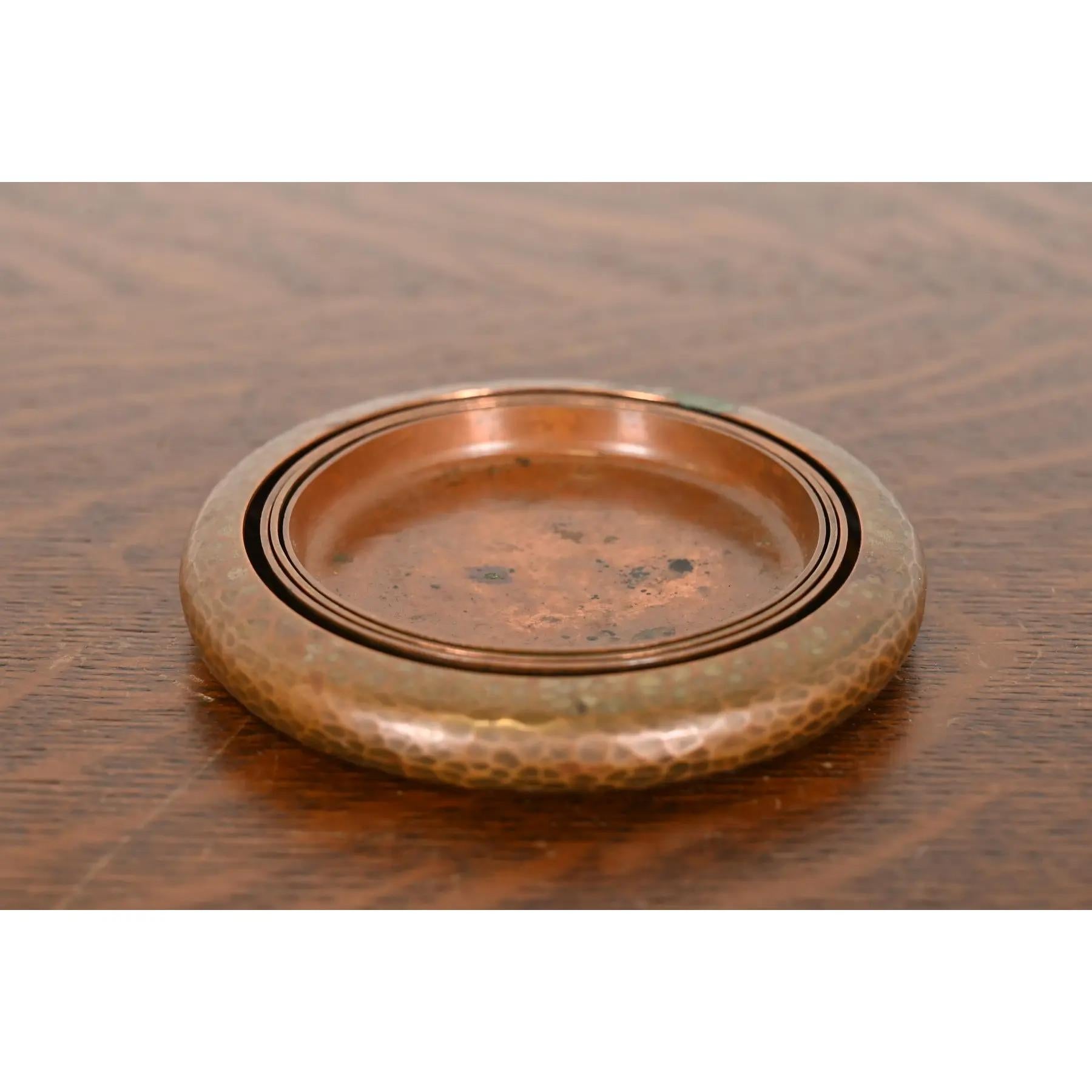 Roycroft Arts & Crafts Hammered Copper Untersetzer, Vierer-Set (Kupfer) im Angebot