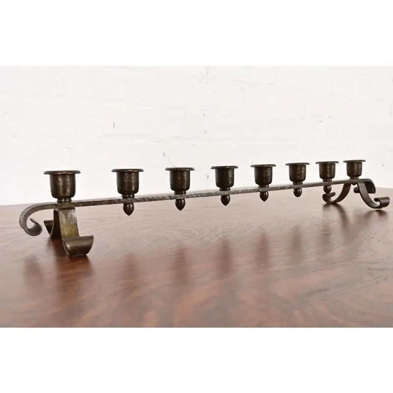 Roycroft Arts & Crafts Hammered Copper Eight-Light Candelabra im Zustand „Gut“ im Angebot in South Bend, IN
