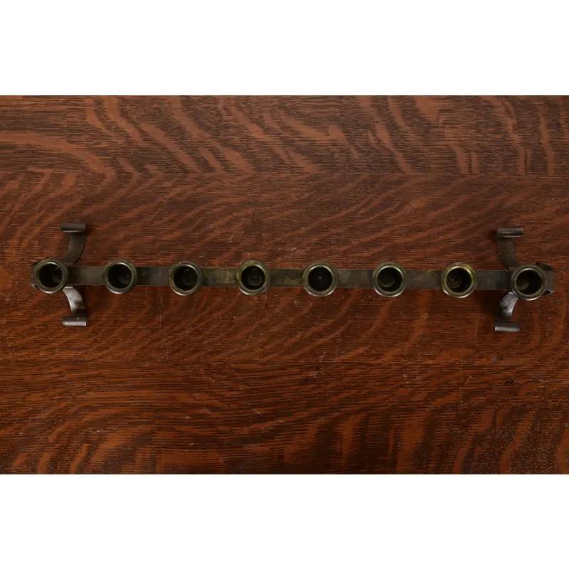 Roycroft Arts & Crafts Hammered Copper Eight-Light Candelabra (20. Jahrhundert) im Angebot