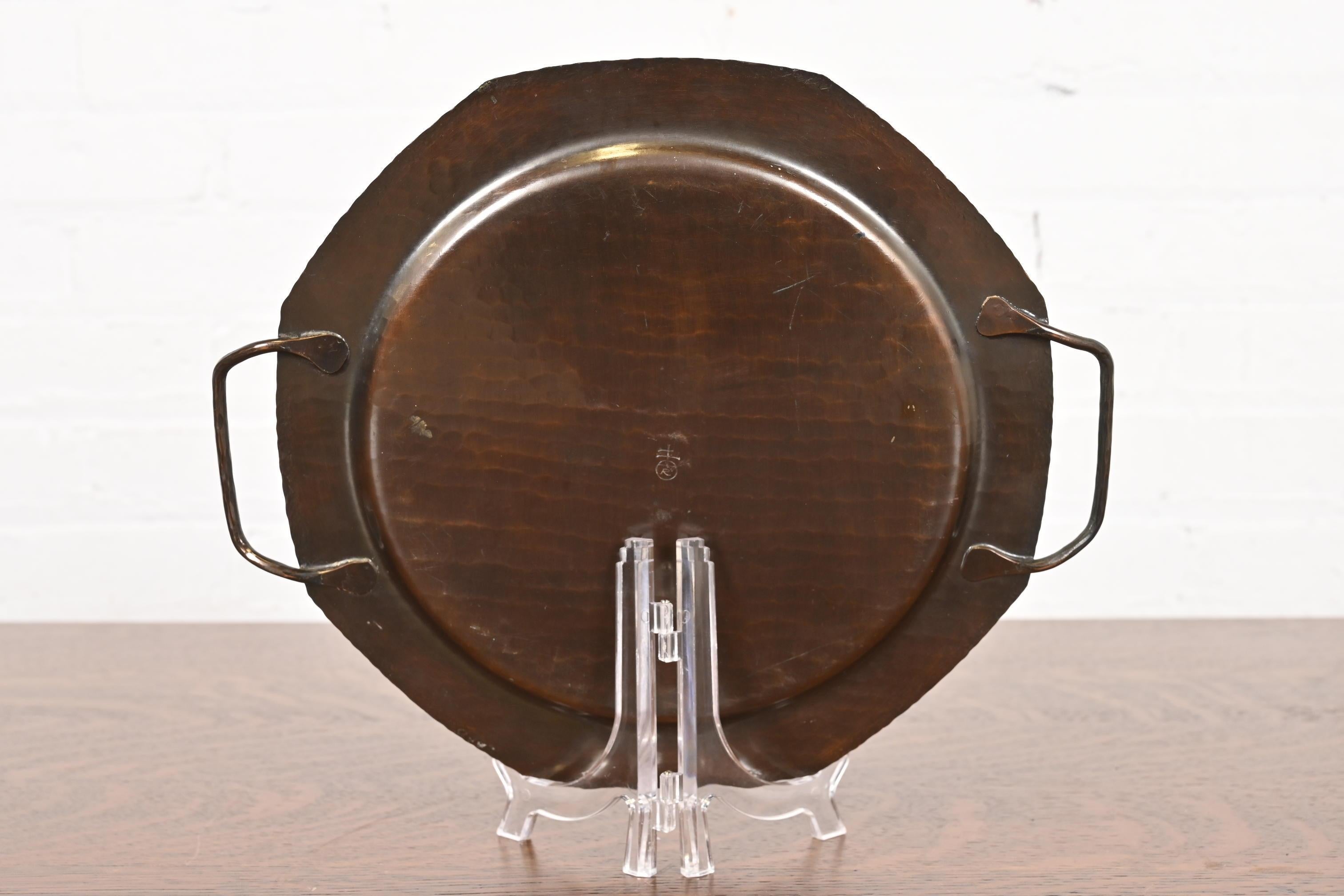 Vassoio con manico in rame martellato di Roycroft Arts & Crafts in vendita 1