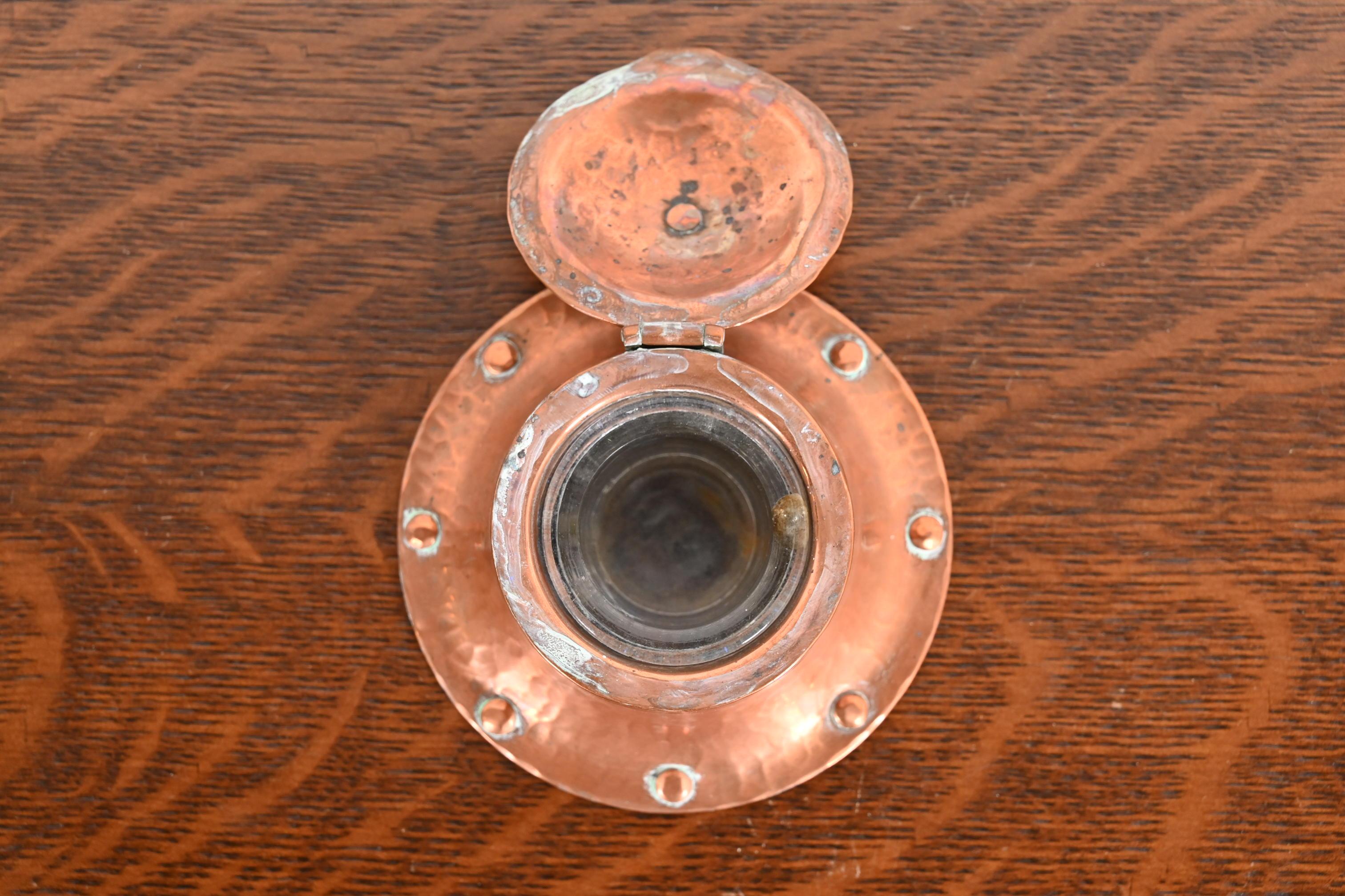Roycroft Arts & Crafts Hammered Copper Inkwell In Good Condition For Sale In South Bend, IN
