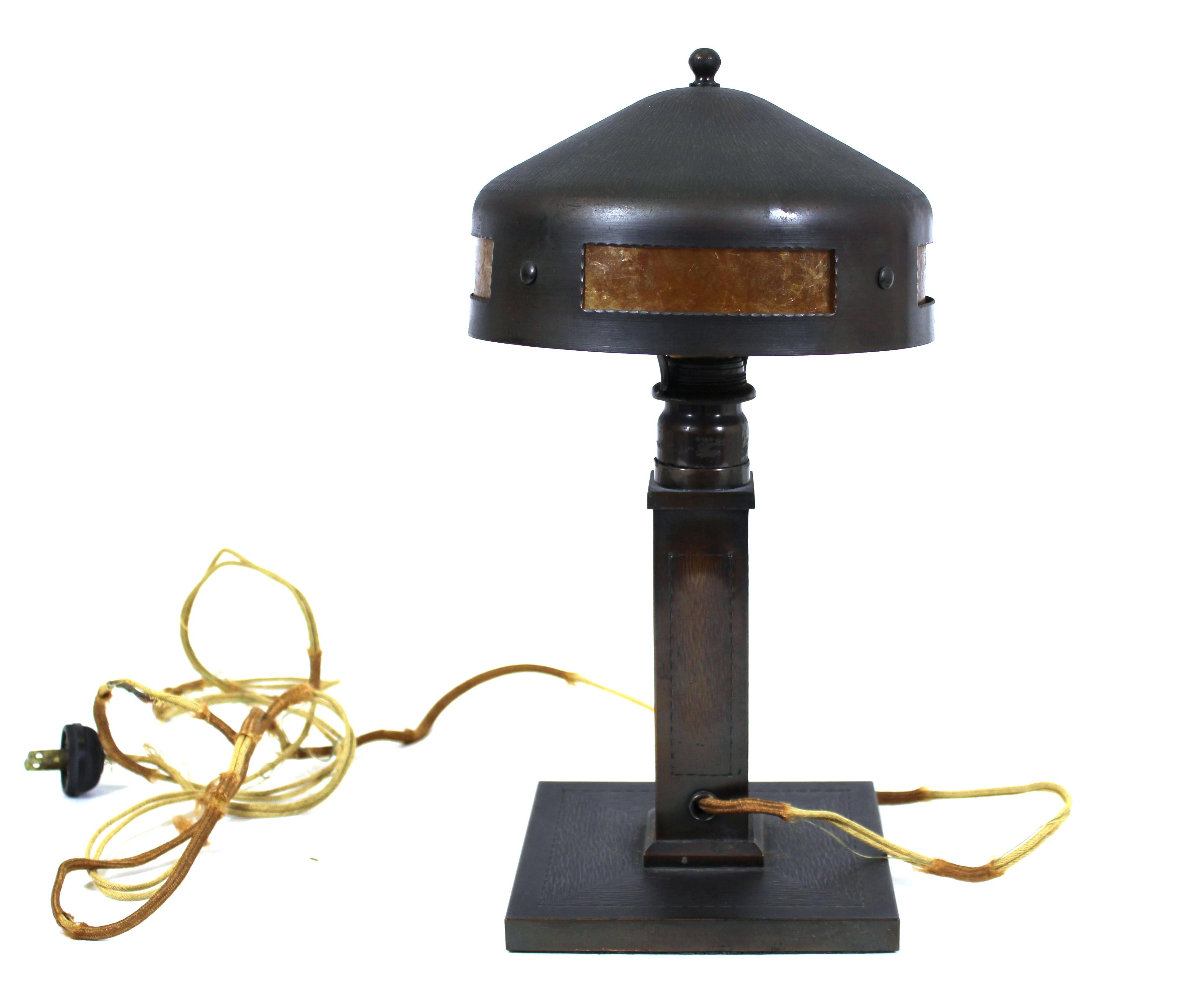 Roycroft Arts & Crafts Hammered Copper & Mica Table Lamp In Good Condition In Astoria, NY