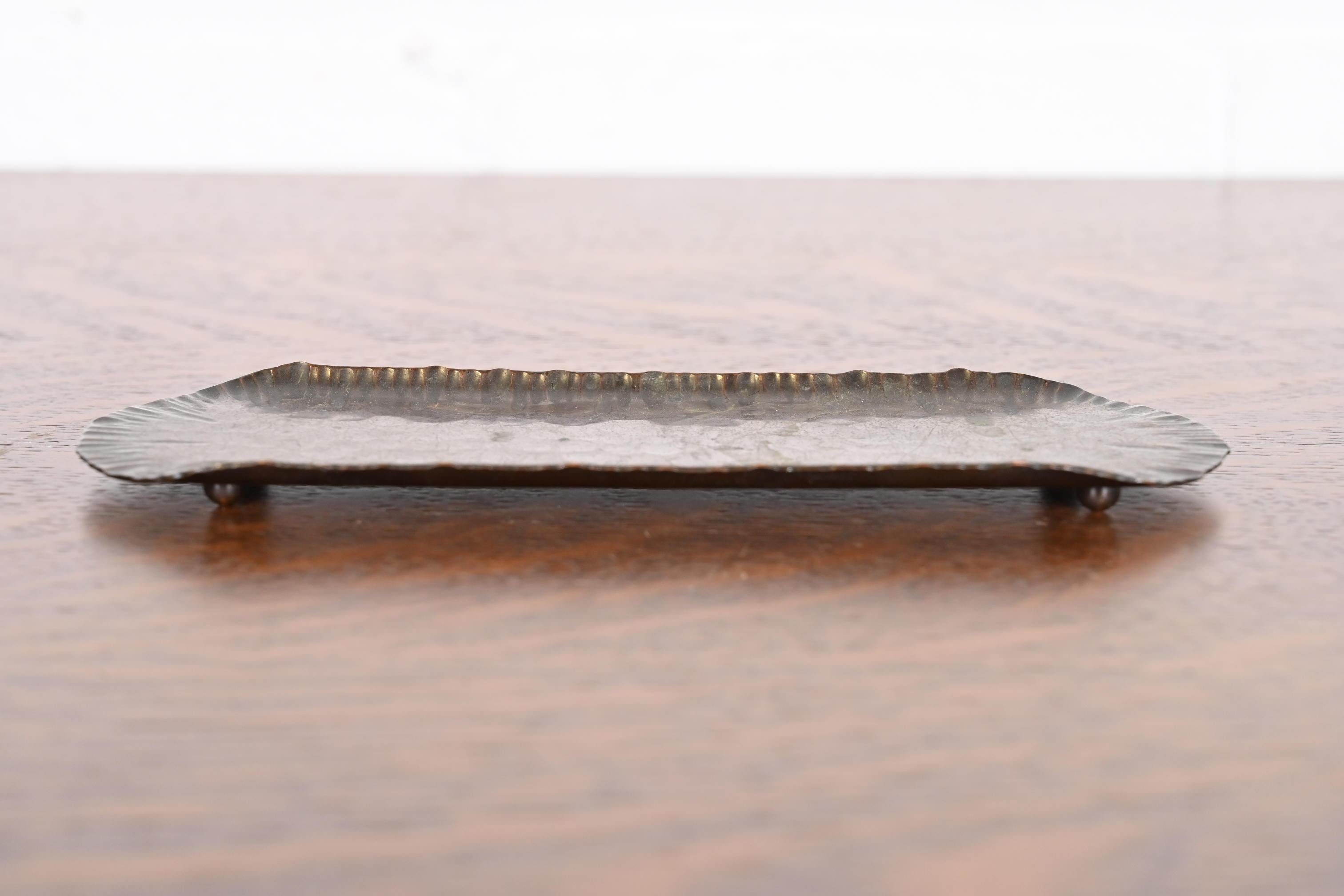 Américain Roycroft Arts & Crafts Copper Craft Hammered Copper Pen Tray (Porte-plume en cuivre martelé) en vente