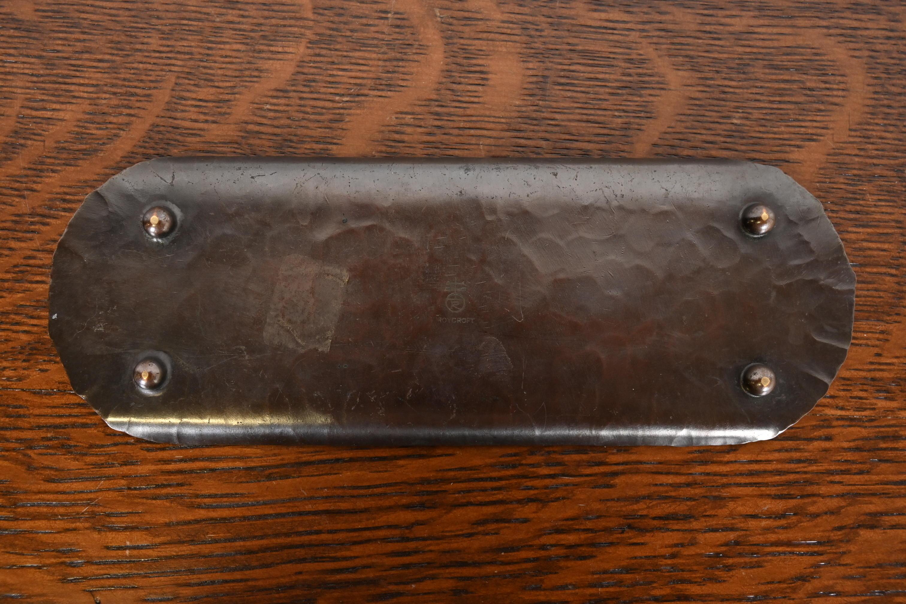 Roycroft Arts & Crafts Copper Craft Hammered Copper Pen Tray (Porte-plume en cuivre martelé) en vente 1