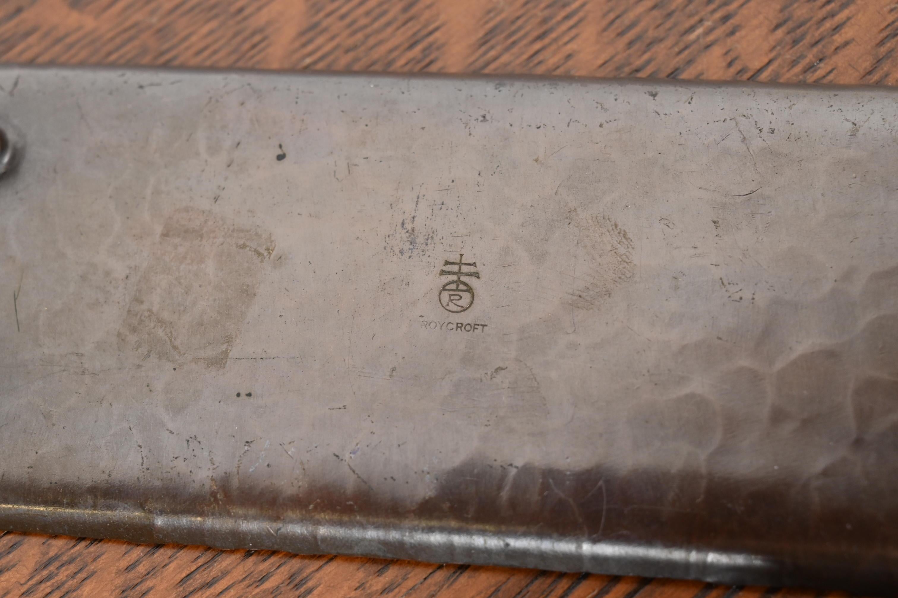 Roycroft Arts & Crafts Copper Craft Hammered Copper Pen Tray (Porte-plume en cuivre martelé) en vente 2