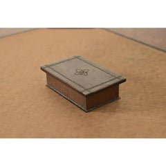 Roycroft Arts & Crafts Hammered Copper Quatrefoil Stamp Box