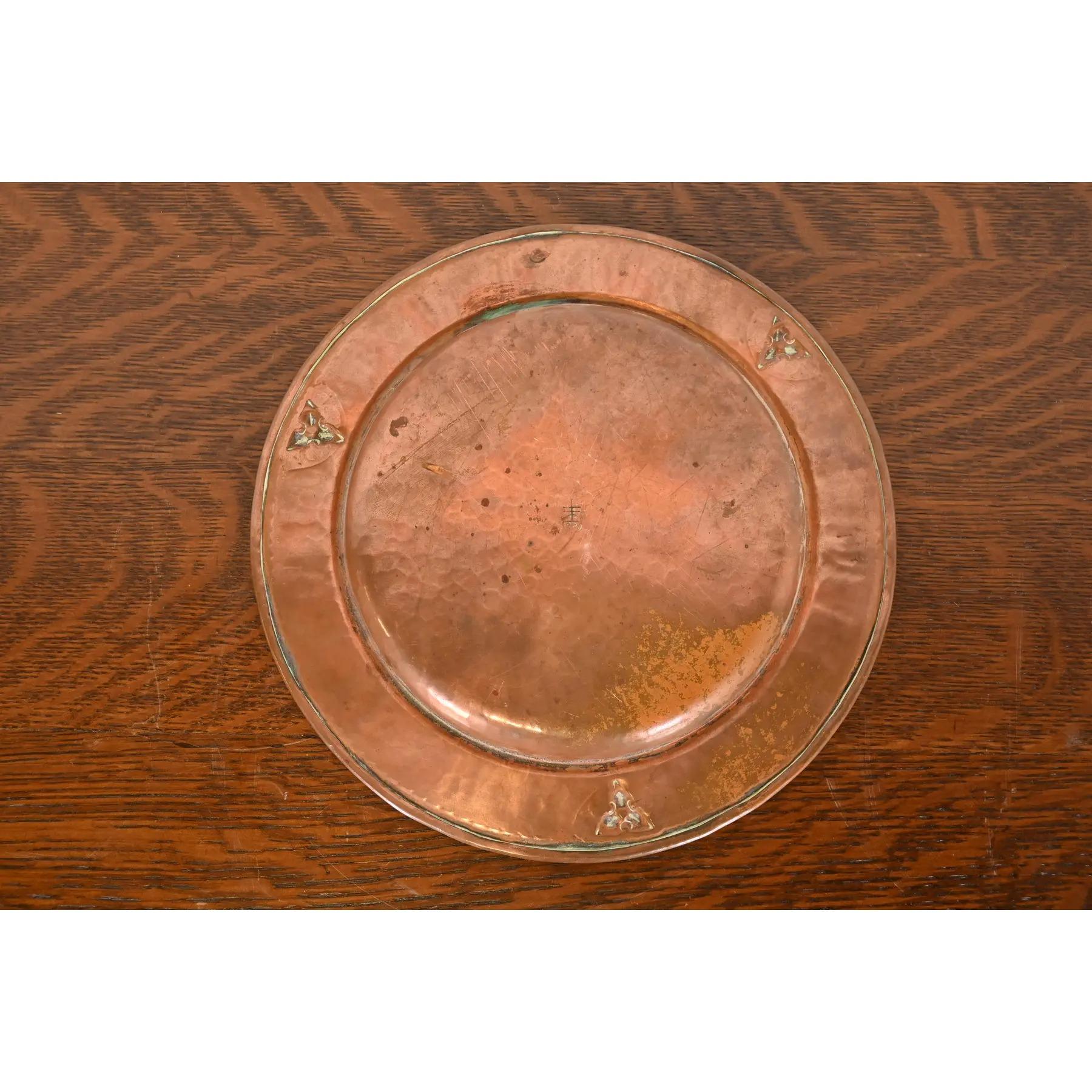 Roycroft Arts & Crafts Hammered Copper Trefoil Charger Plate or Tray For Sale 4
