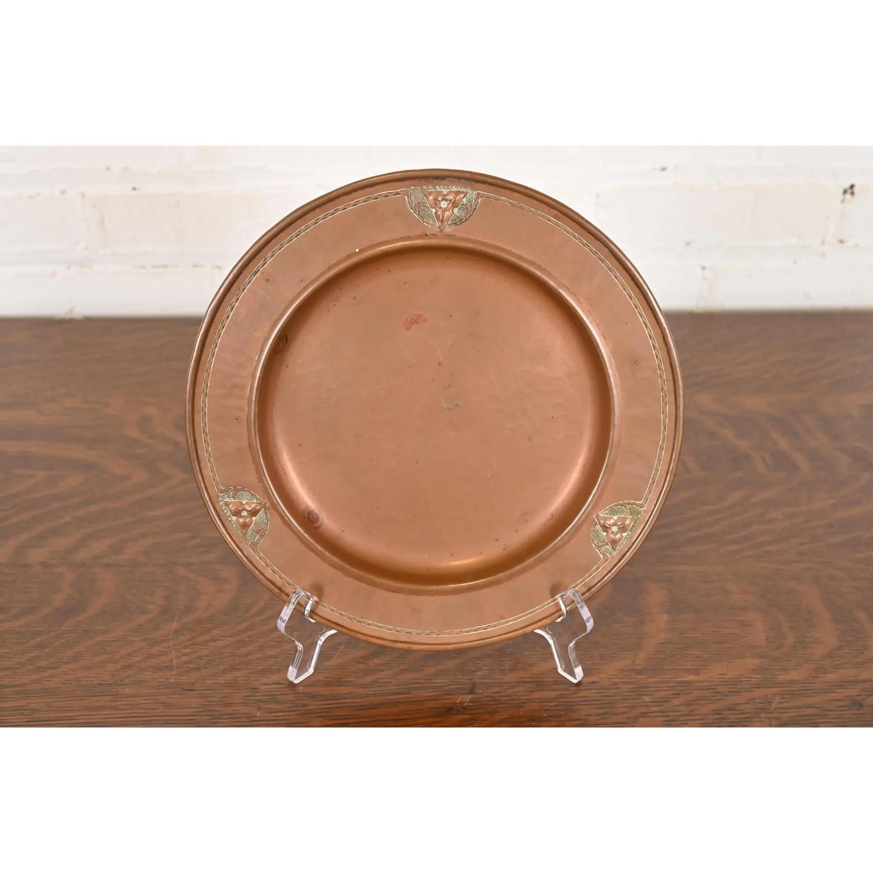 American Roycroft Arts & Crafts Hammered Copper Trefoil Charger Plate or Tray For Sale