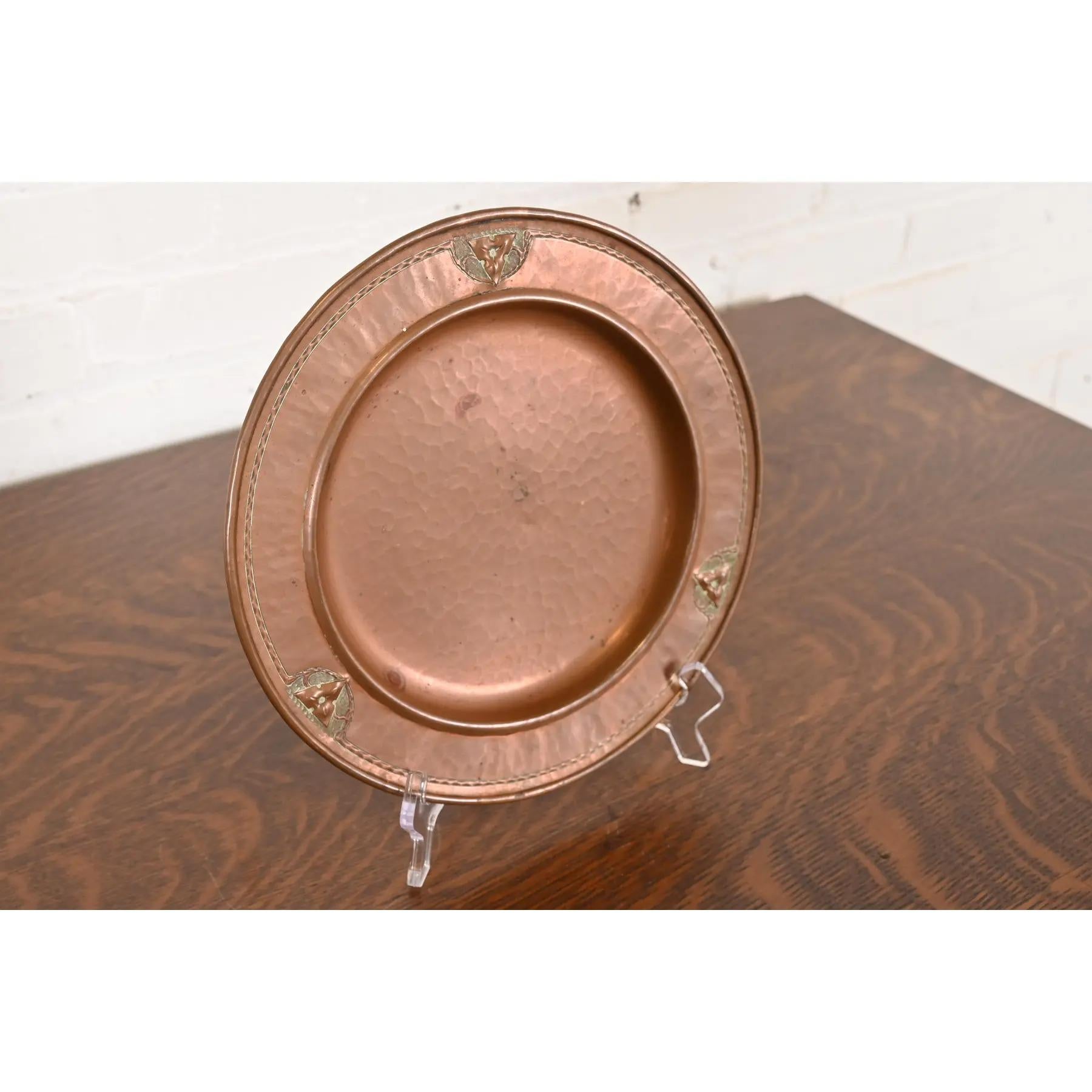 20th Century Roycroft Arts & Crafts Hammered Copper Trefoil Charger Plate or Tray For Sale