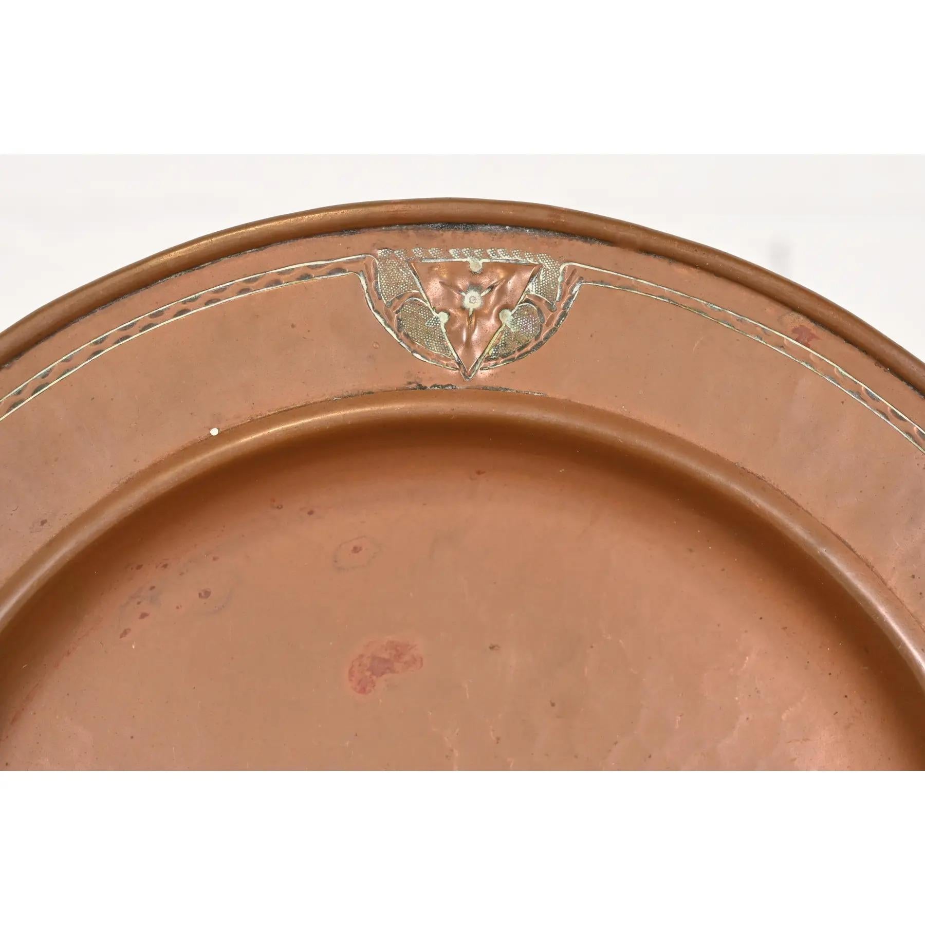 Roycroft Arts & Crafts Hammered Copper Trefoil Charger Plate or Tray For Sale 1