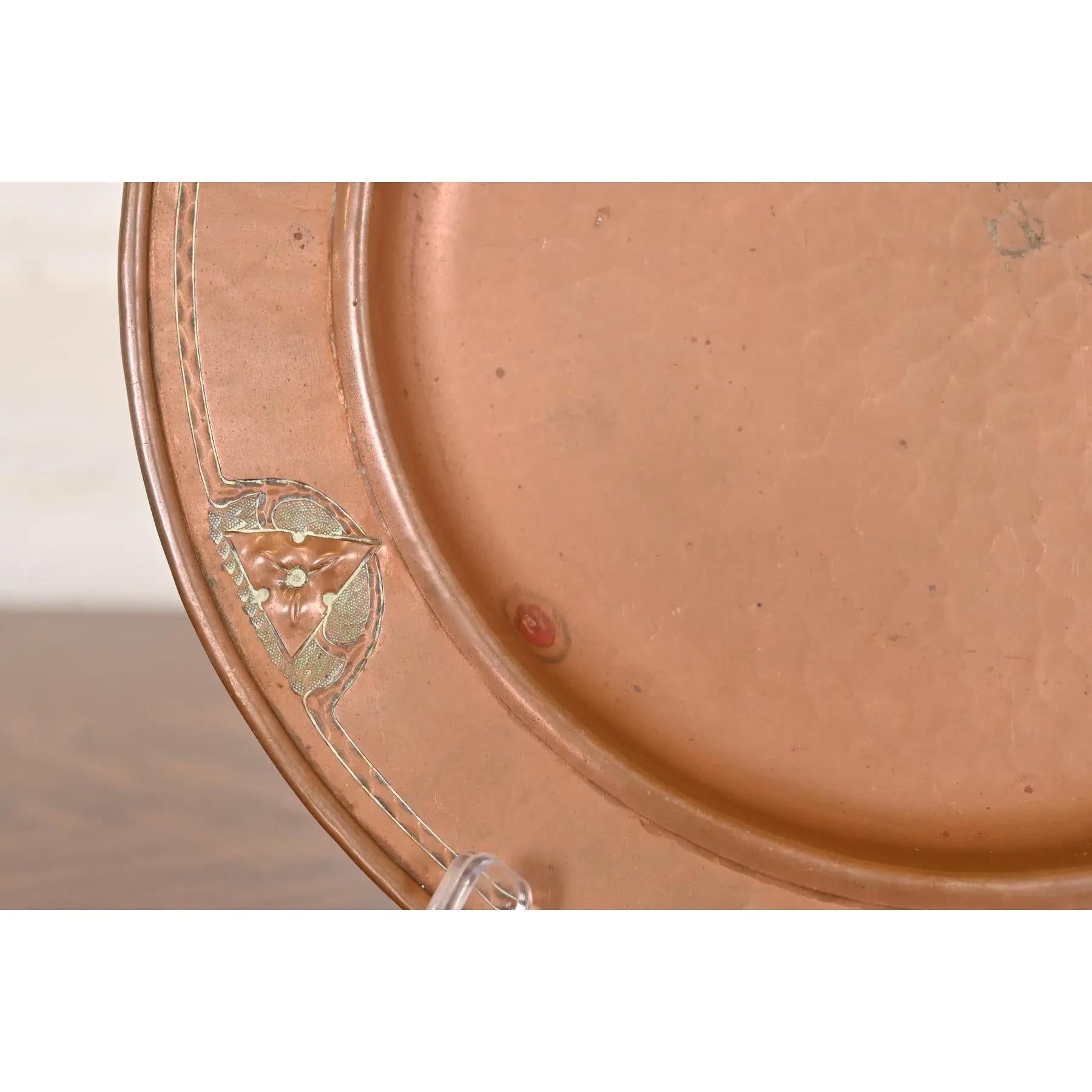 Roycroft Arts & Crafts Hammered Copper Trefoil Charger Plate or Tray For Sale 2
