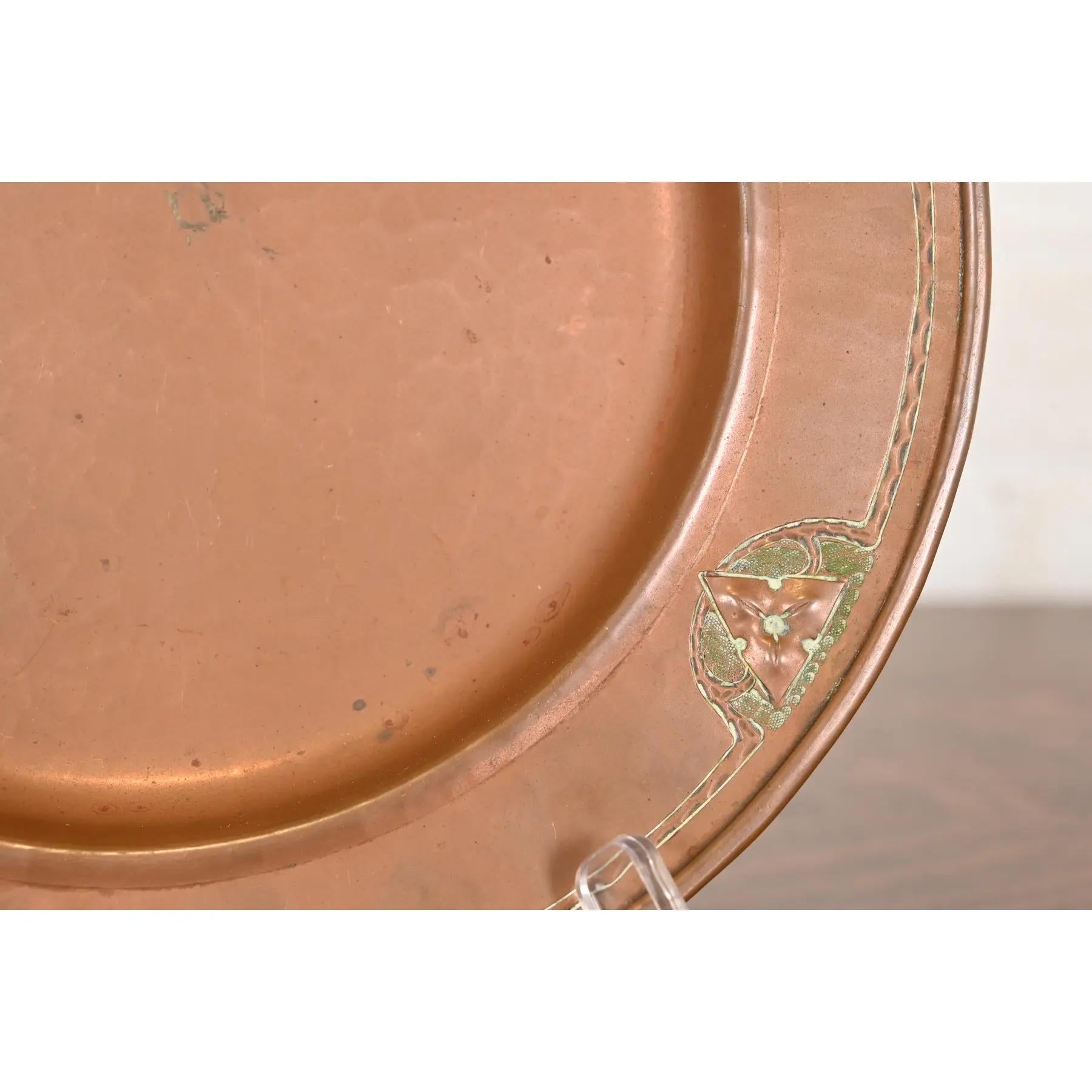 Roycroft Arts & Crafts Hammered Copper Trefoil Charger Plate or Tray For Sale 3