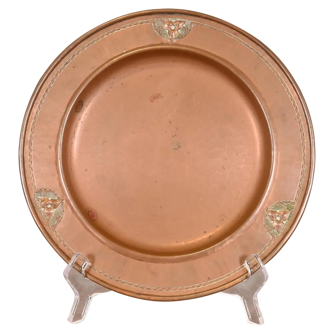 Roycroft Arts & Crafts Hammered Copper Trefoil Charger Plate or Tray For Sale