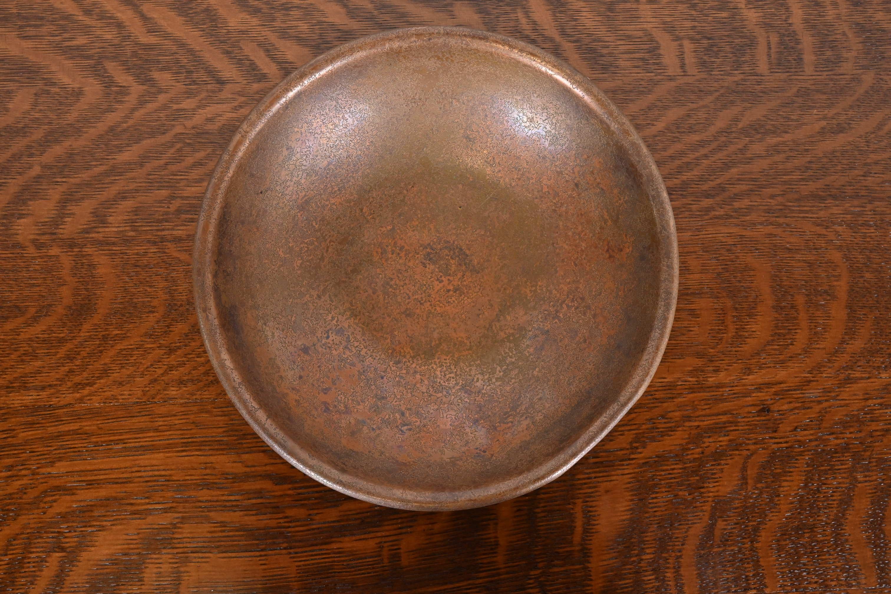Américain Grand bol en bronze Roycroft Arts & Crafts, vers 1900 en vente