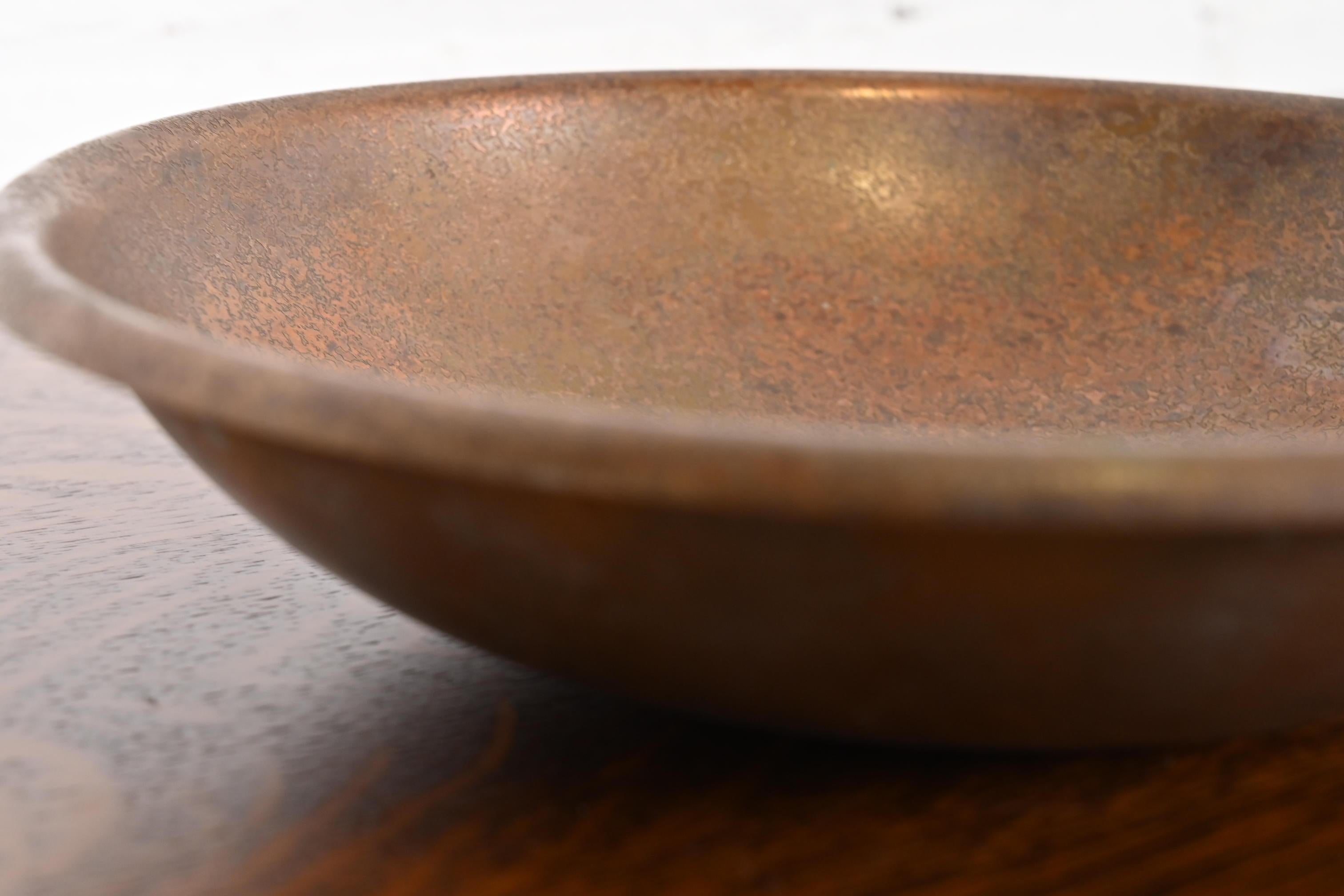 Grand bol en bronze Roycroft Arts & Crafts, vers 1900 Bon état - En vente à South Bend, IN