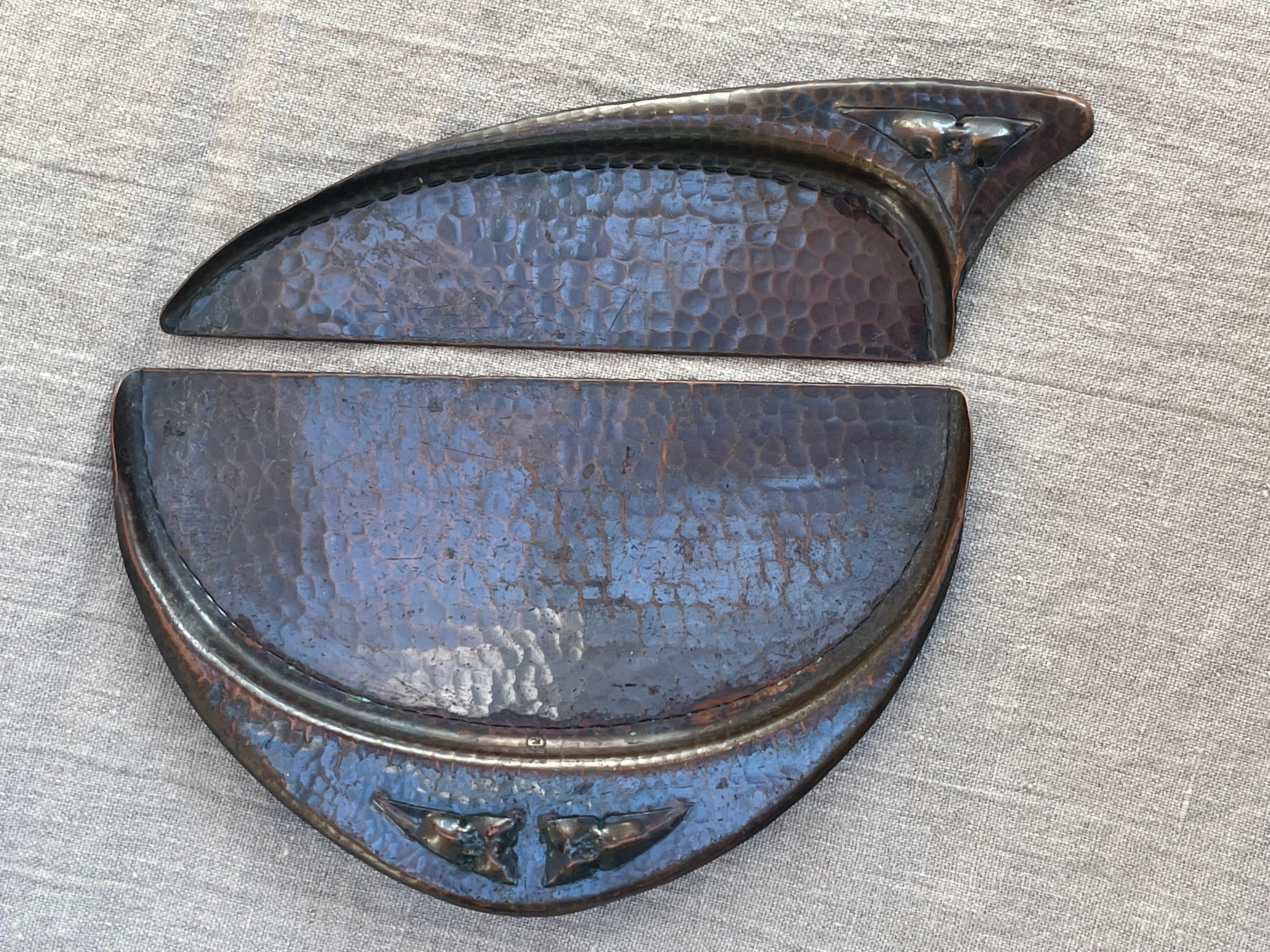 Hammered Roycroft Copper Crumber and Tray Set, Early 20th Century For Sale