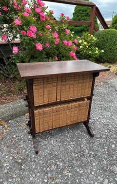 Soporte ROYCROFT "Pequeños Viajes" con juego completo de Libros de Elbert Hubbard. VENTA