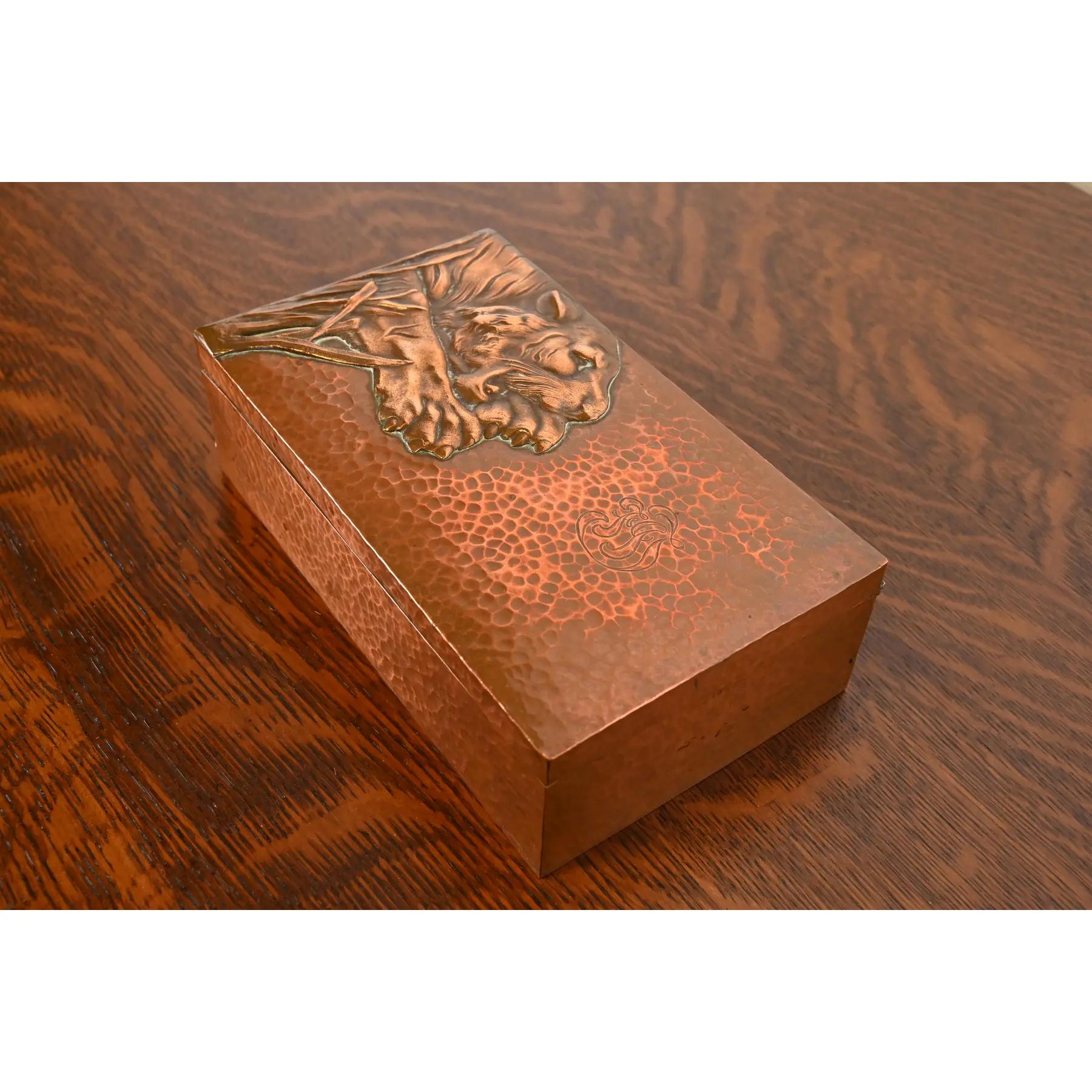 Humidificador antiguo estilo Roycroft Arts & Crafts de cobre martillado y plata Estadounidense en venta