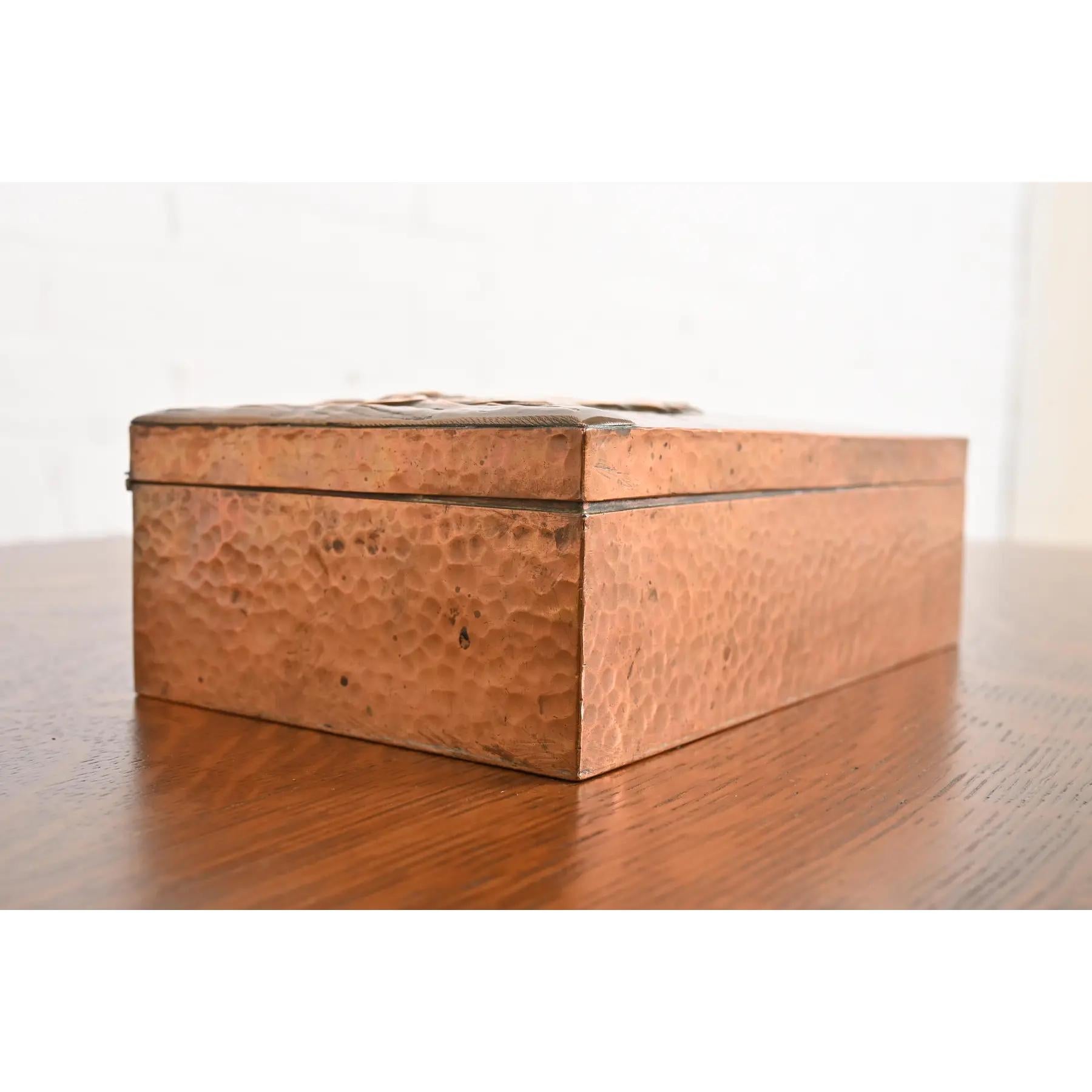 Humidificador antiguo estilo Roycroft Arts & Crafts de cobre martillado y plata siglo XX en venta