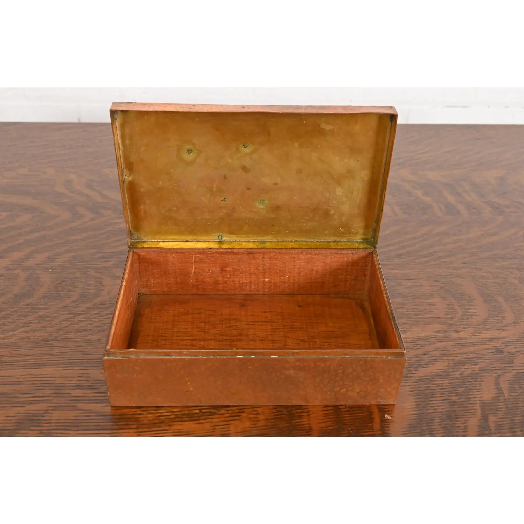 Humidificador antiguo estilo Roycroft Arts & Crafts de cobre martillado y plata Silver en venta