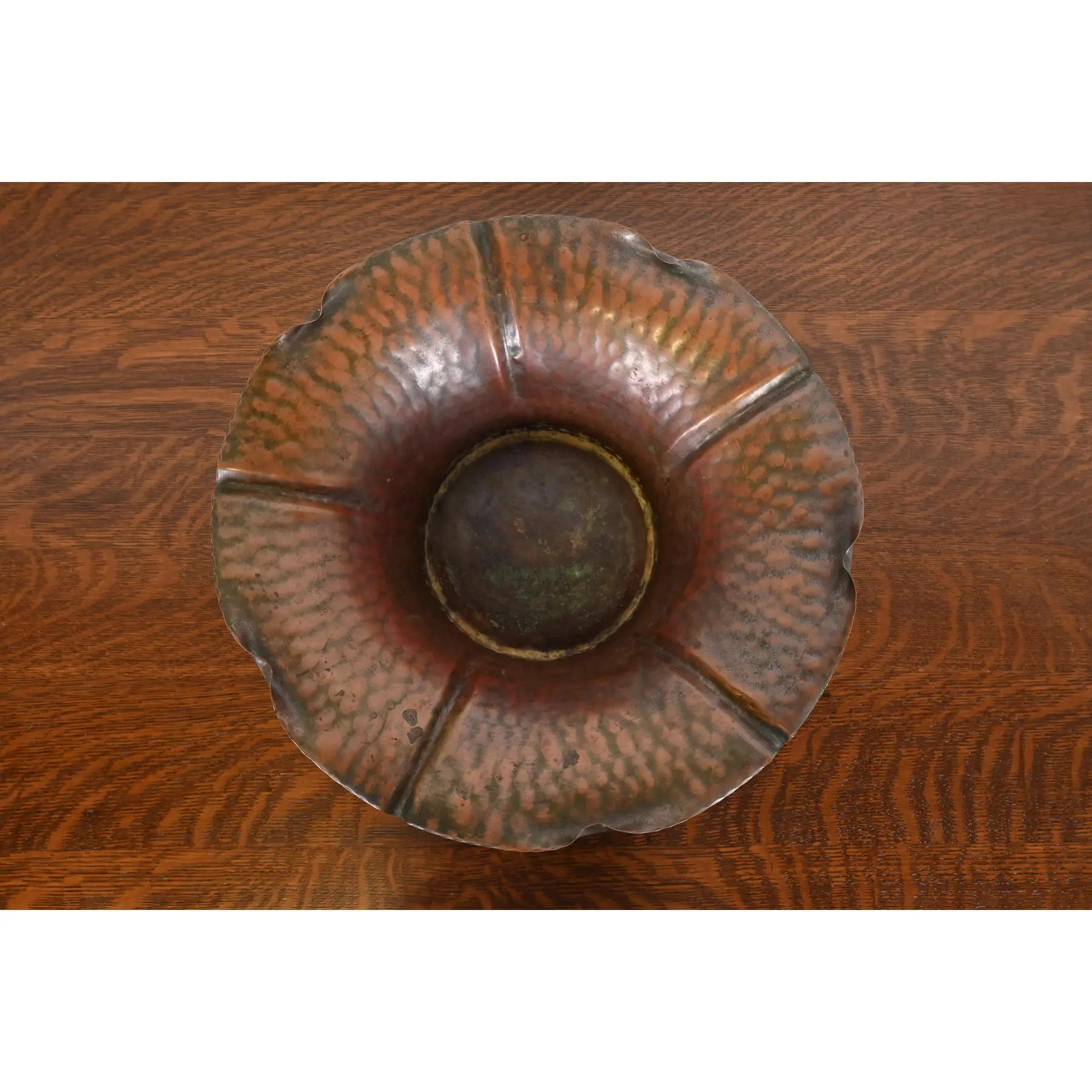 American Roycroft Style Arts & Crafts Flower Form Hammered Copper Fruit Bowl For Sale