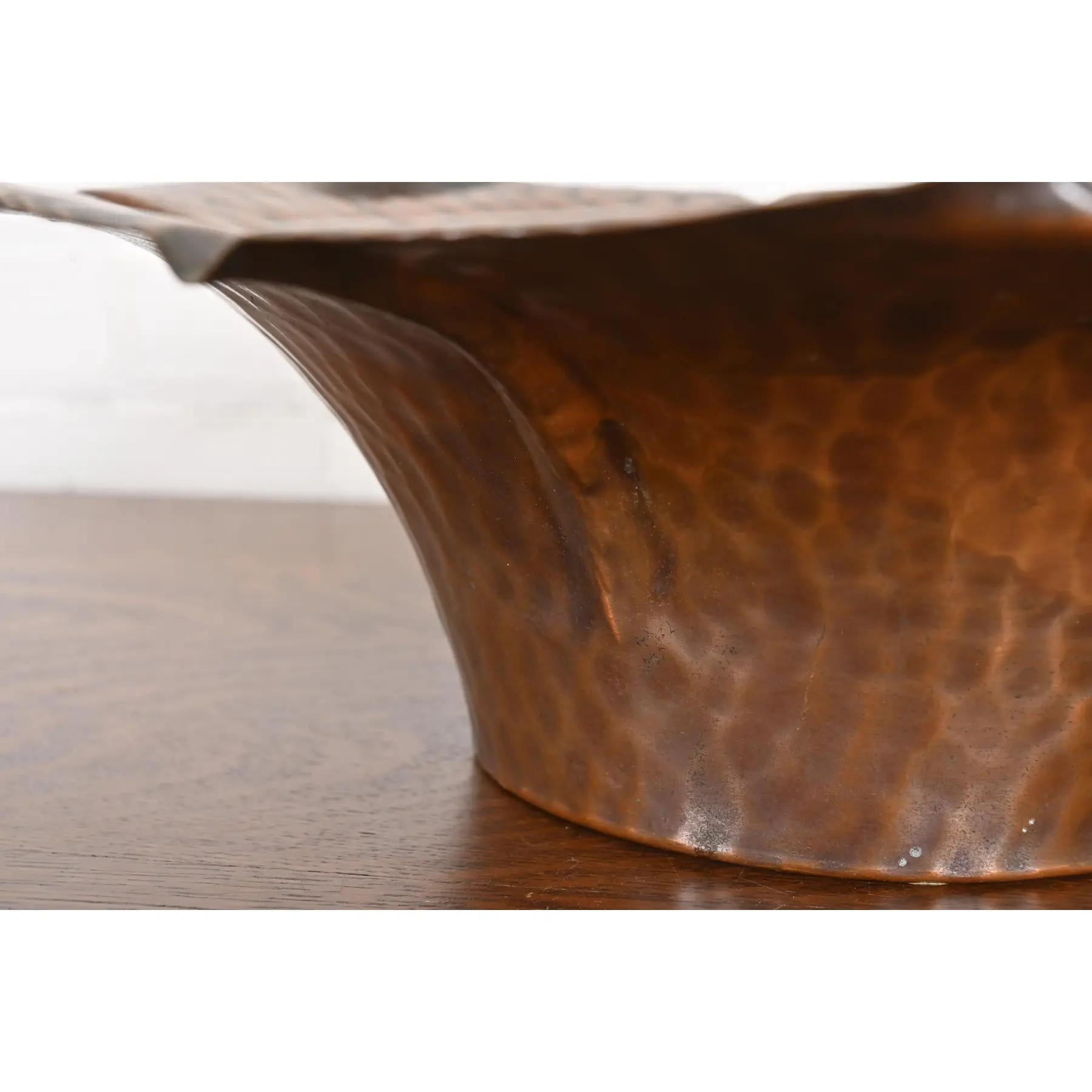 Roycroft Style Arts & Crafts Flower Form Hammered Copper Fruit Bowl For Sale 1