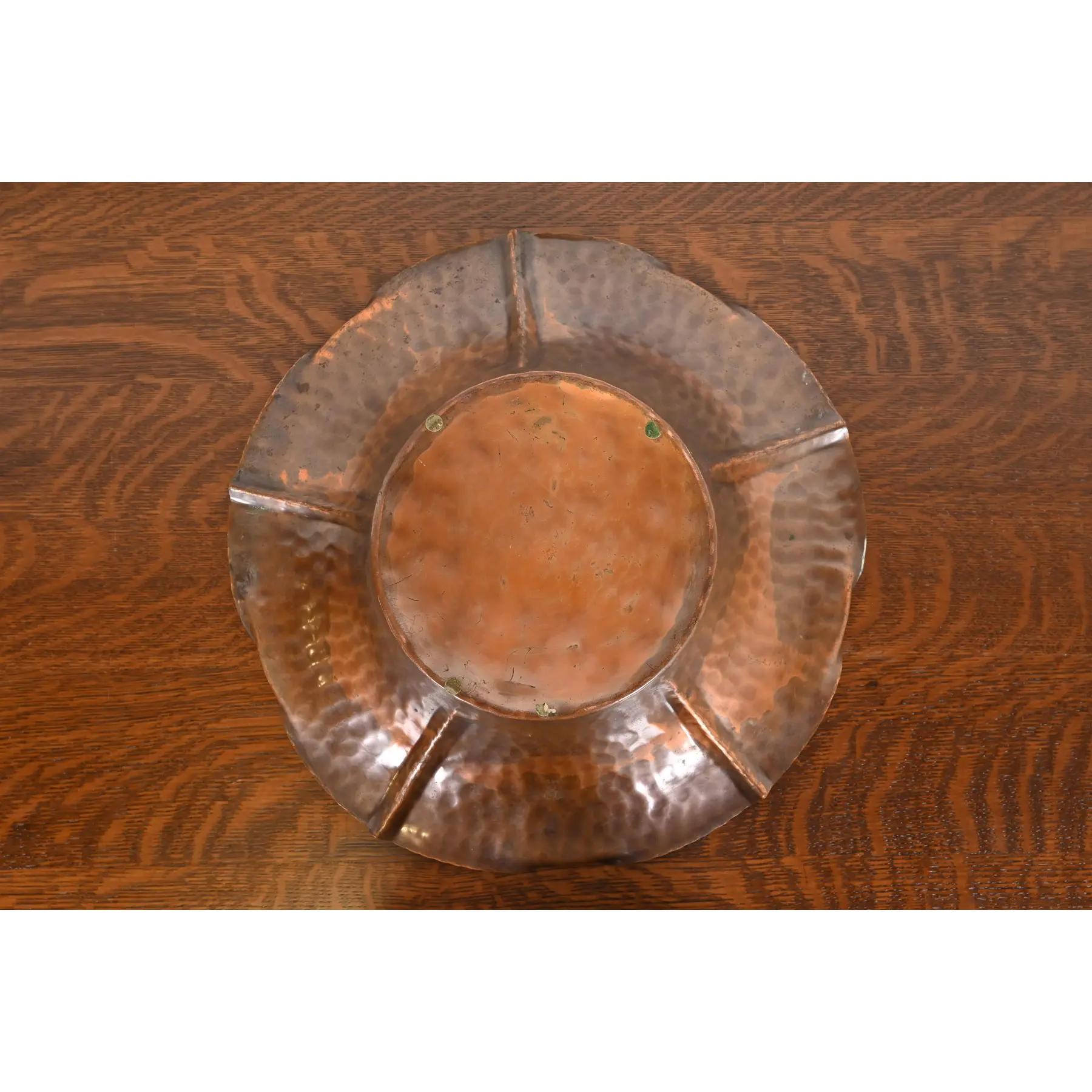 Roycroft Style Arts & Crafts Flower Form Hammered Copper Fruit Bowl For Sale 2