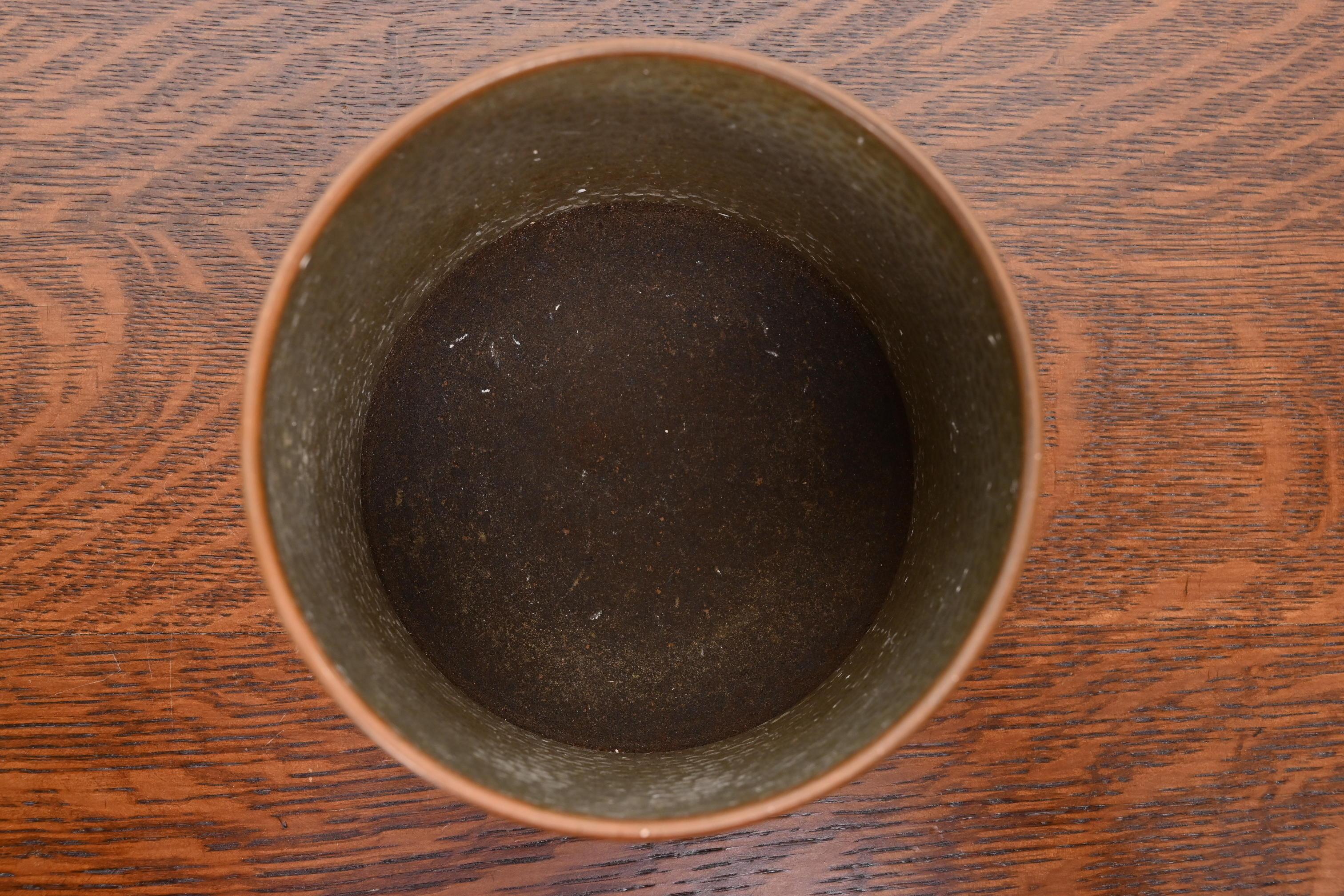 Humidificador de cobre martillado estilo Arts & Crafts Roycroft, circa años 20 en venta 1
