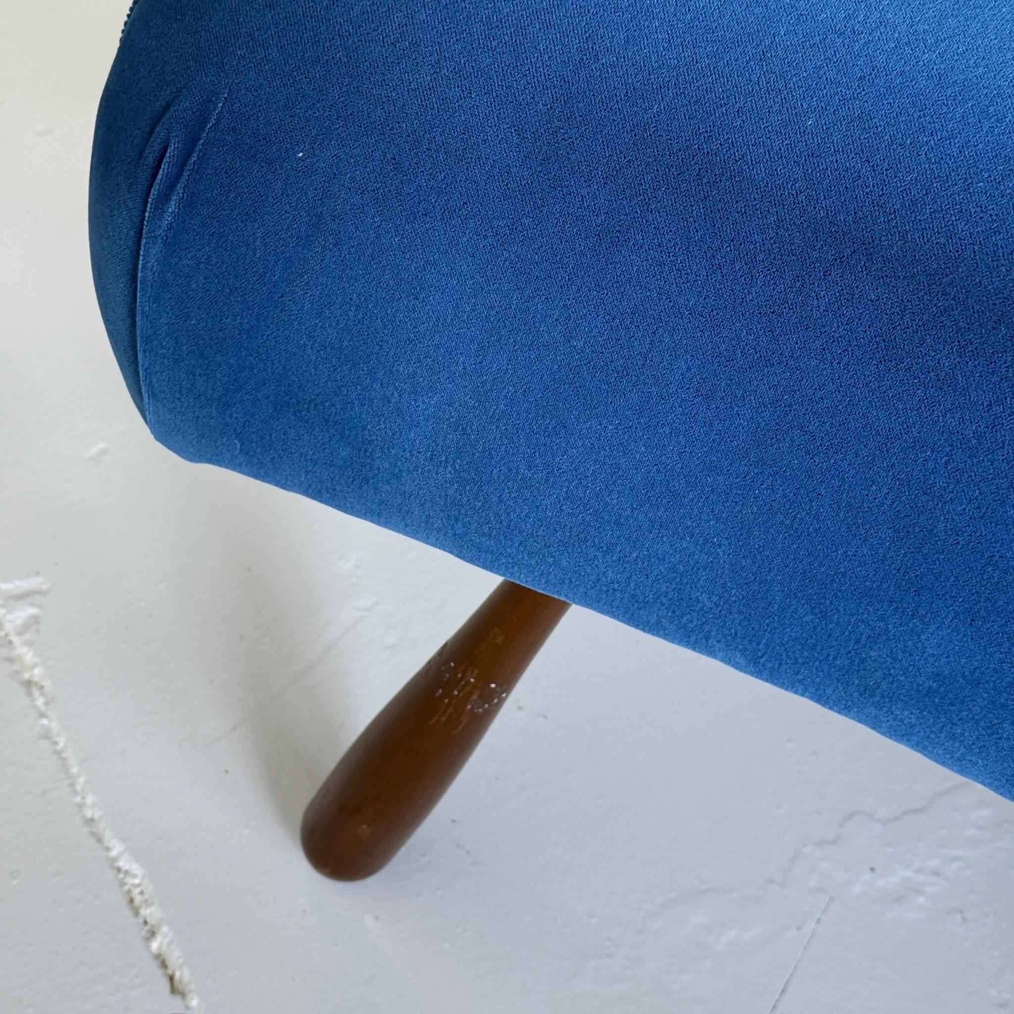 Late 20th Century Club Leg Modern Fainting Daybed For Sale
