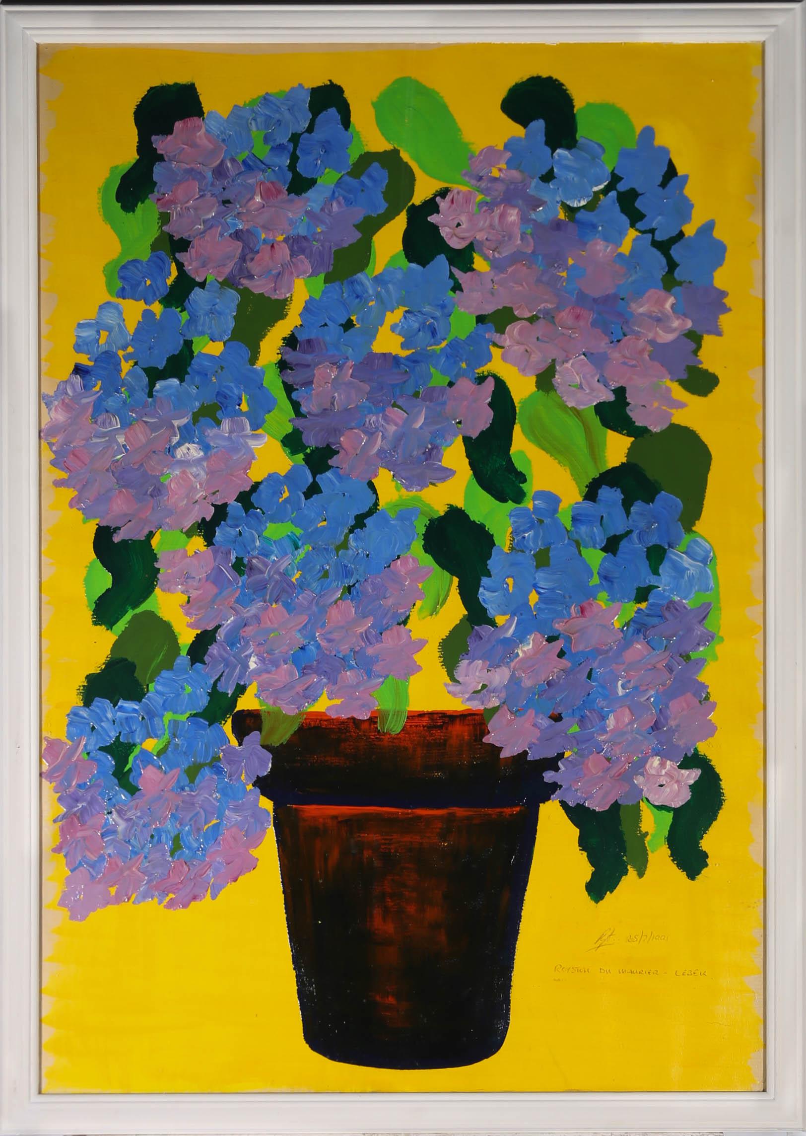 Ein auffallend lebendiges, charmant naives Blumenstillleben aus Acryl, das eine blaue Hortensie im Topf zeigt. Der Künstler hat in der rechten unteren Ecke signiert und datiert. Das Gemälde wird in einem einfachen weißen Rahmen präsentiert. Auf dem