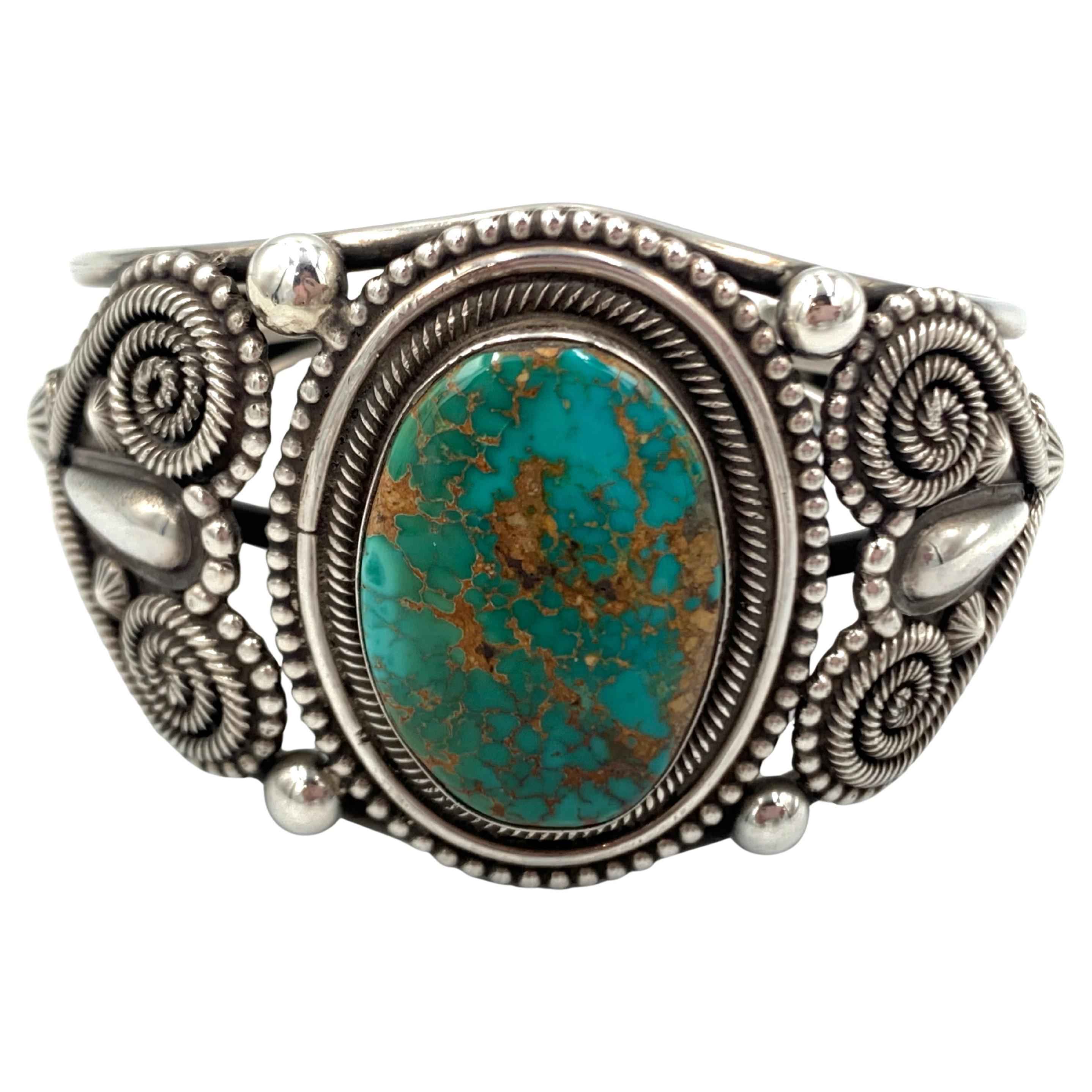 Armband aus Sterlingsilber mit großem Royston-Türkisstein von Navajo-Silberschmied Rick Martinez. Der schöne Royston-Türkis ist 3/4
