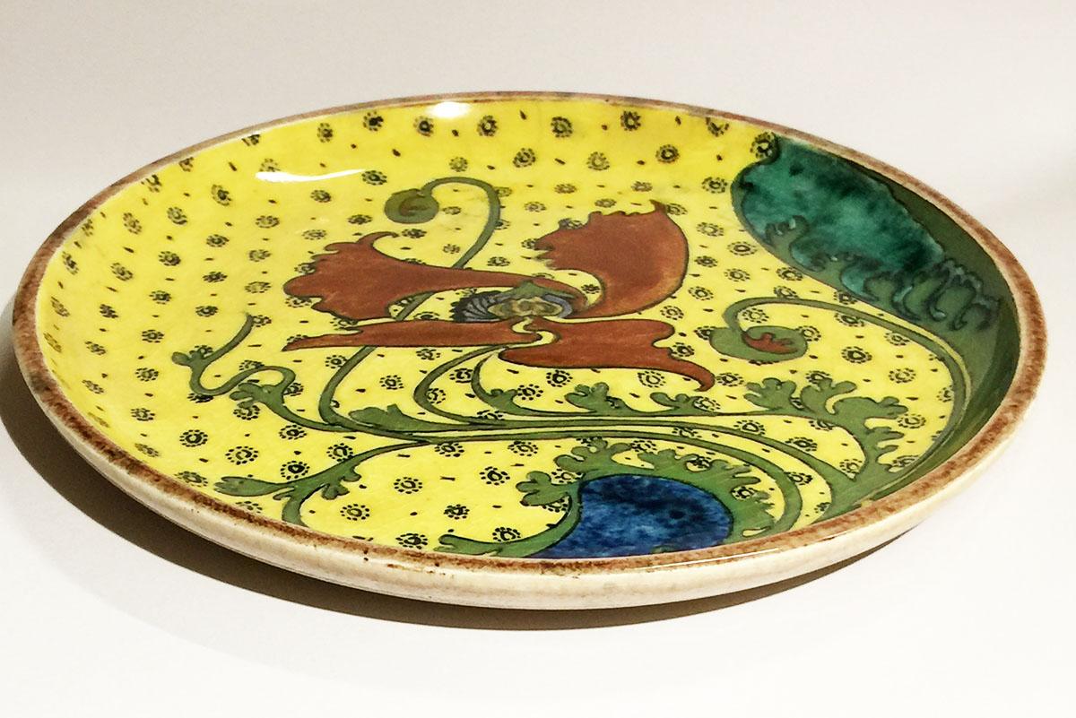 Rozenburg Earthenware Rare Small Wall Plate, the Hague, the Netherlands, 1899 In Good Condition For Sale In Delft, NL