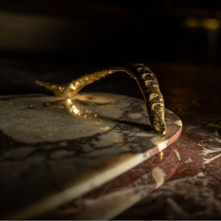 Rozu - Luxuriöses Tablett aus Marmor Calacatta Viola (Handgefertigt) im Angebot