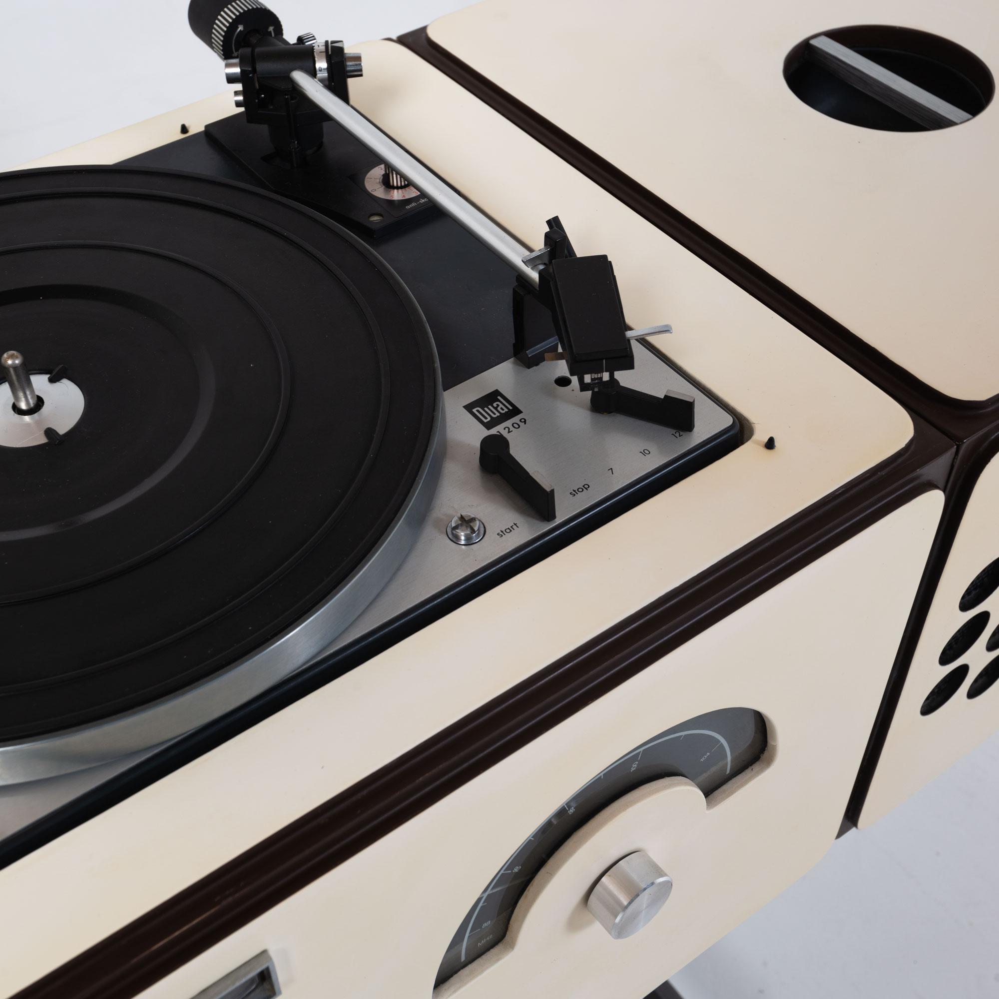 RR126 Radiophonograph & Record Player by the Castiglionis for Brionvega 1965 7