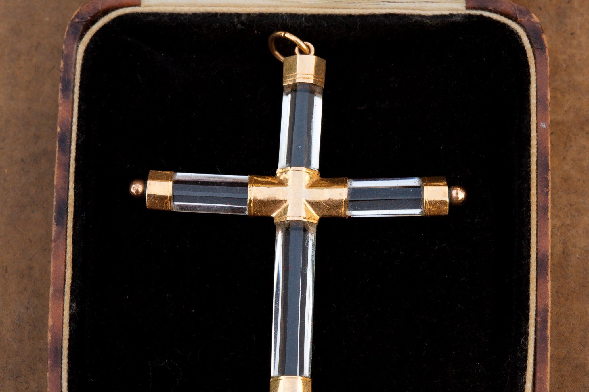 Rare Antique 17ème siècle Croix en cristal de roche sculpté Pendentif Reliquaire Religieux en vente 1