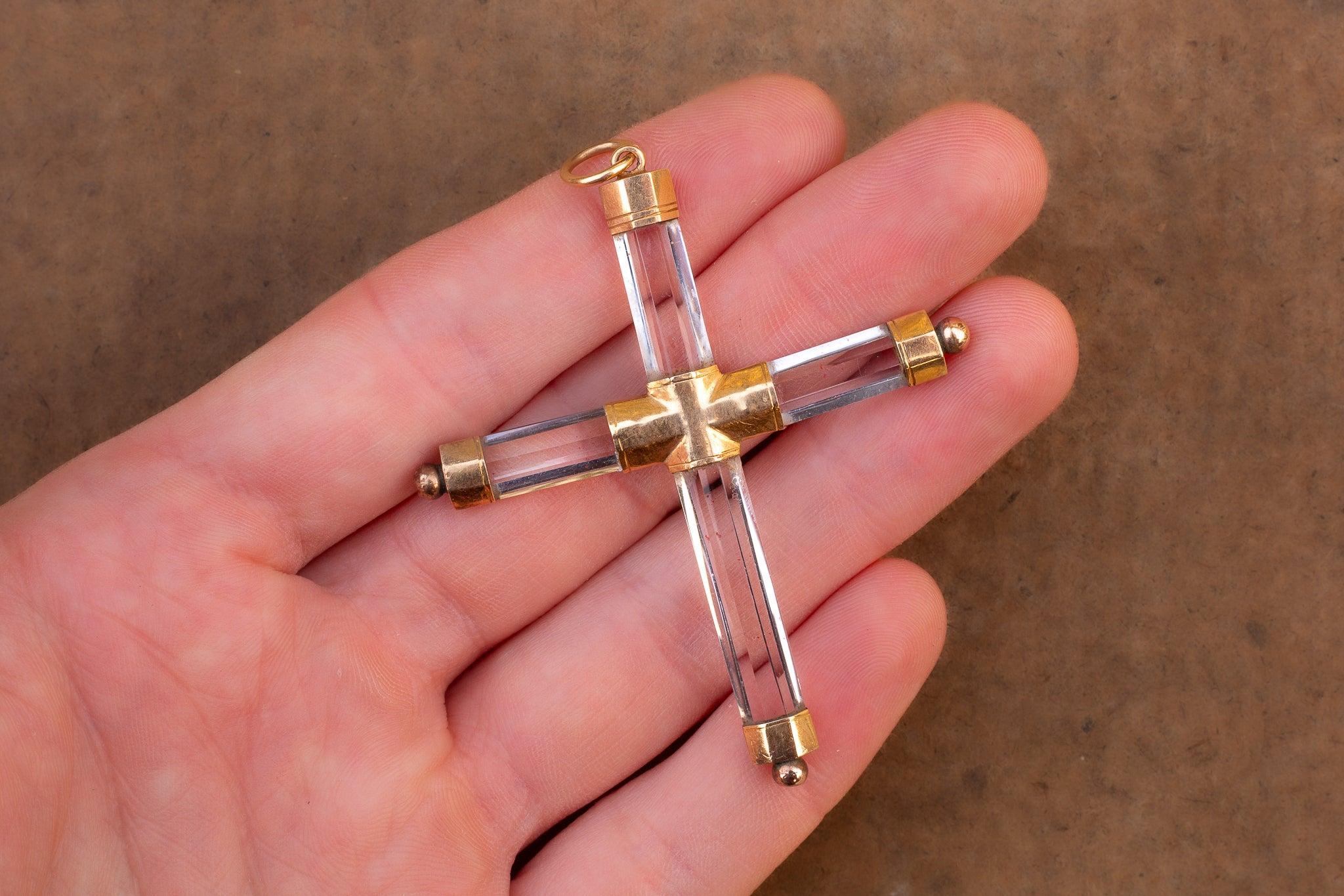 Rare Antique 17ème siècle Croix en cristal de roche sculpté Pendentif Reliquaire Religieux en vente 2
