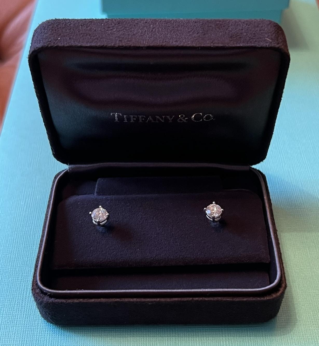 Rrp £11, 500 Tiffany & Co Platinum 1.06 Ct Diamond Solitaire Stud Earrings Pair For Sale 7
