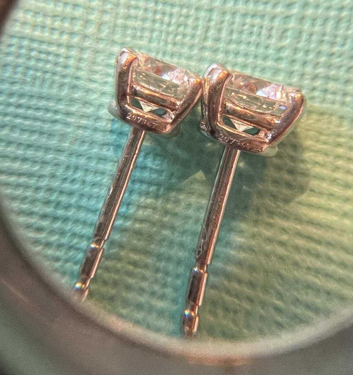 Rrp £20, 000 Tiffany & Co Platinum 1.40 Ct Diamond Solitaire Stud Earrings Pair For Sale 5