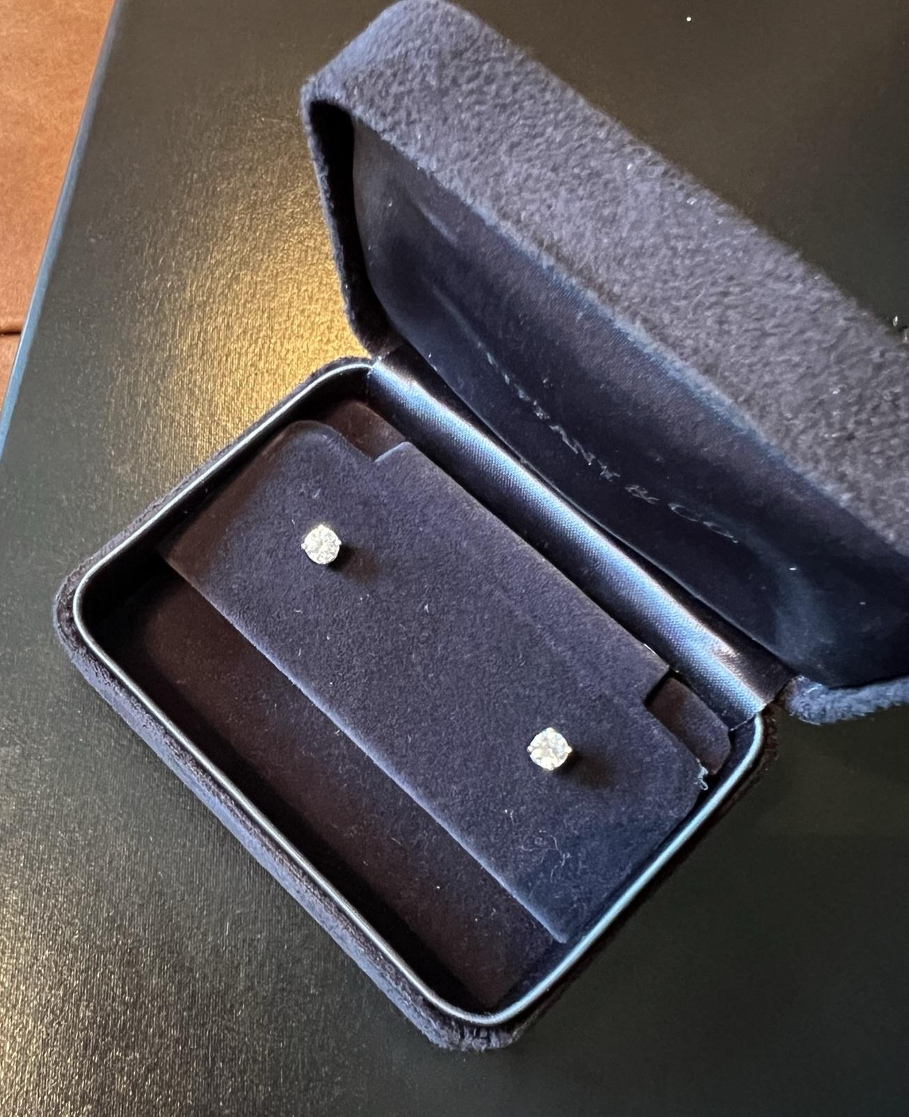 RRP £4, 650 TIFFANY & CO PLATINUM 0.56 CT DIAMOND SOLITAIRE STUD EARRINGS PAiR For Sale 5