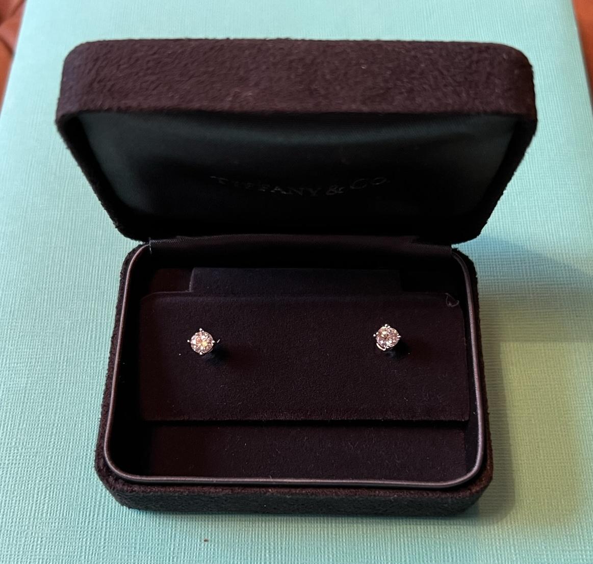 Rrp £9, 500 Tiffany & Co Platinum 0.74 Ct Diamond Solitaire Stud Earrings Pair For Sale 3